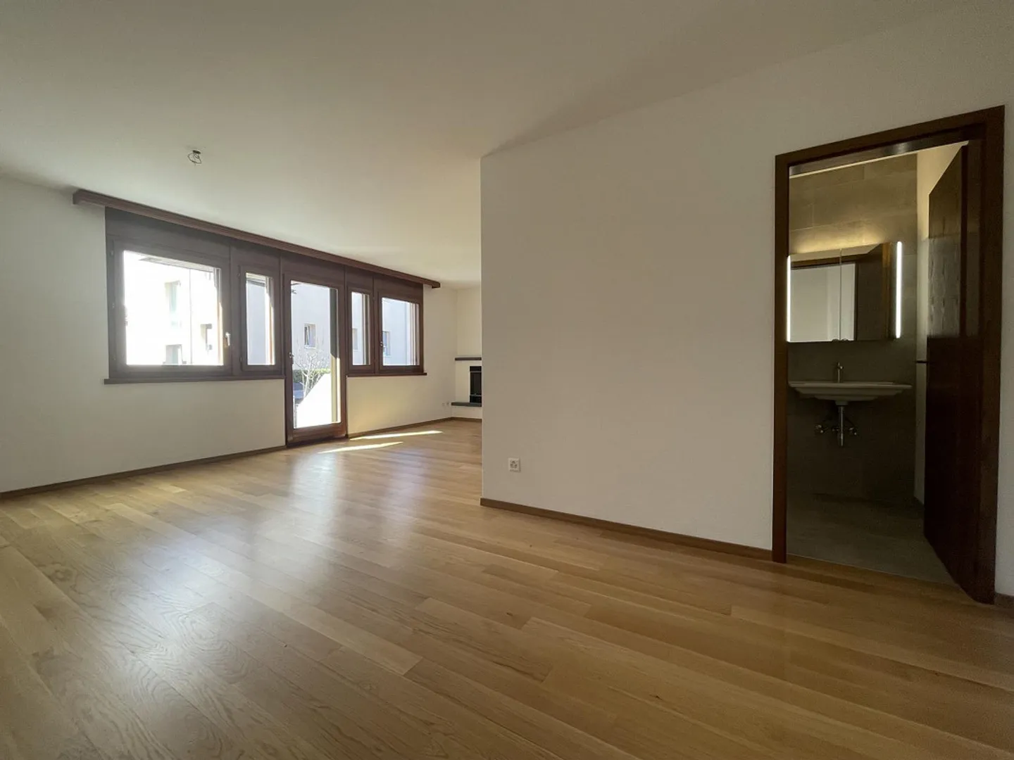 Ampio appartamento di 2,5 locali con giardino ristrutturato - Foto 3 di 13