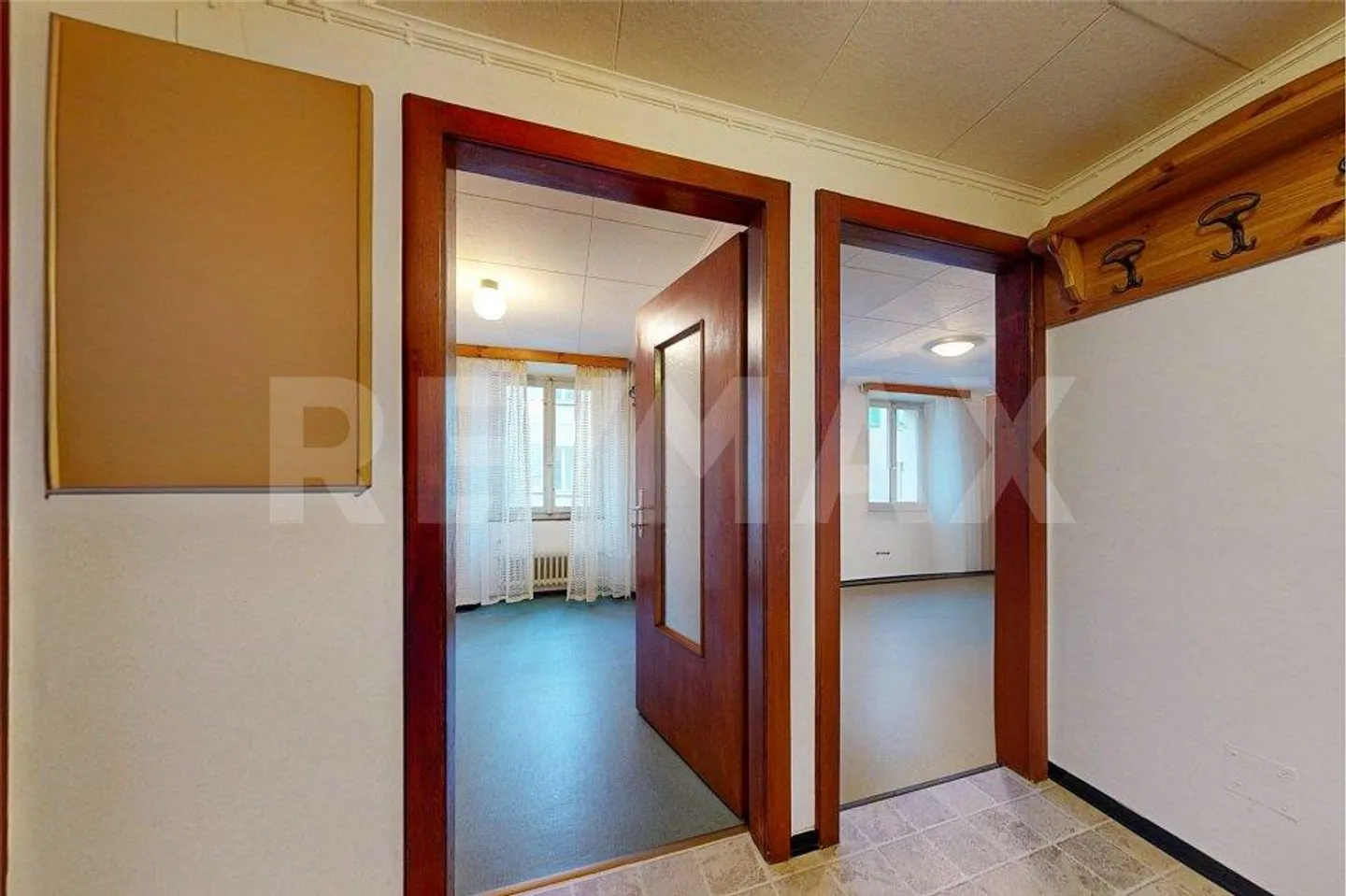 Maison avec 3 appartements et magasin - Photo 9 sur 13