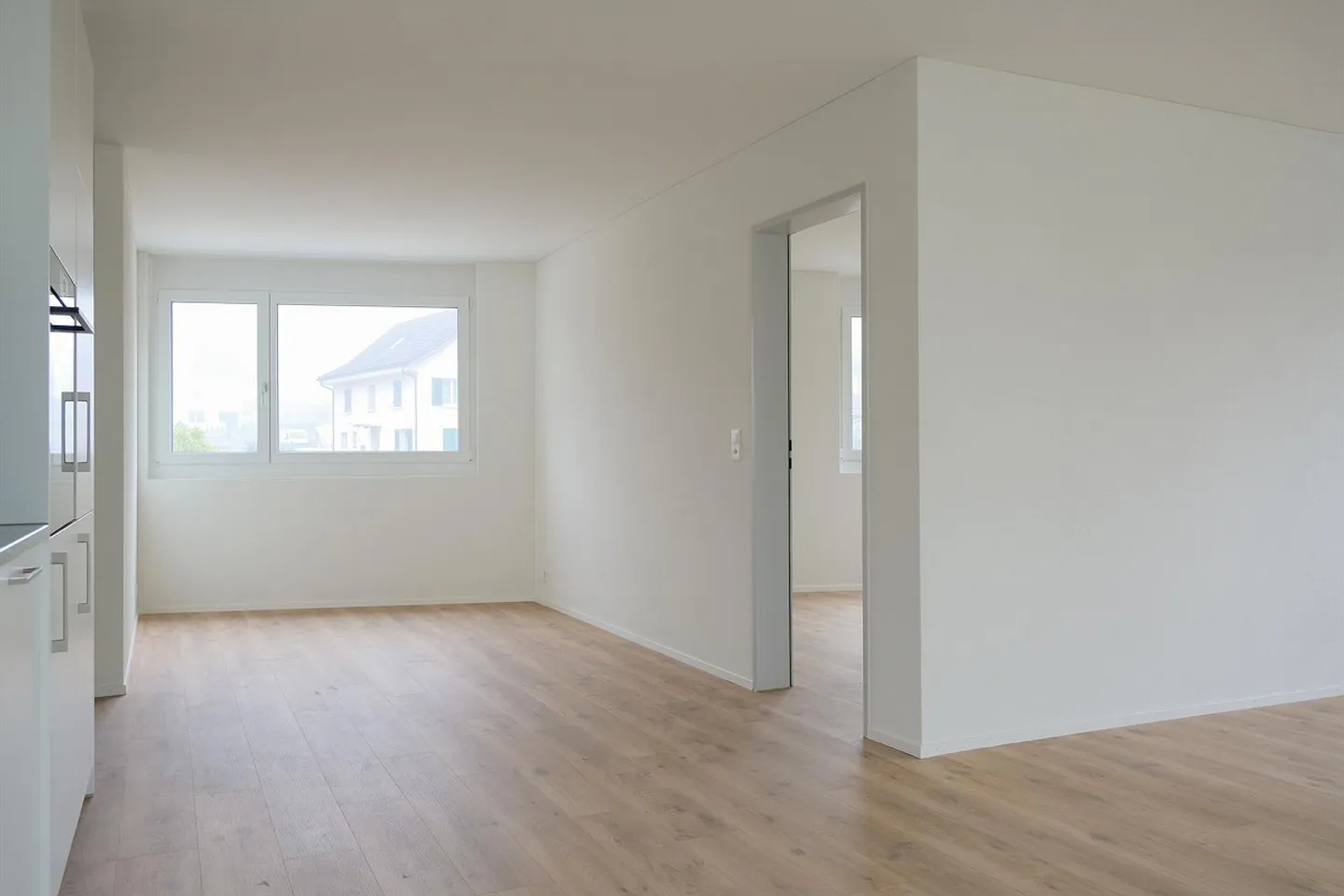 bright, friendly 2-room apartment - Photo 3 of 9