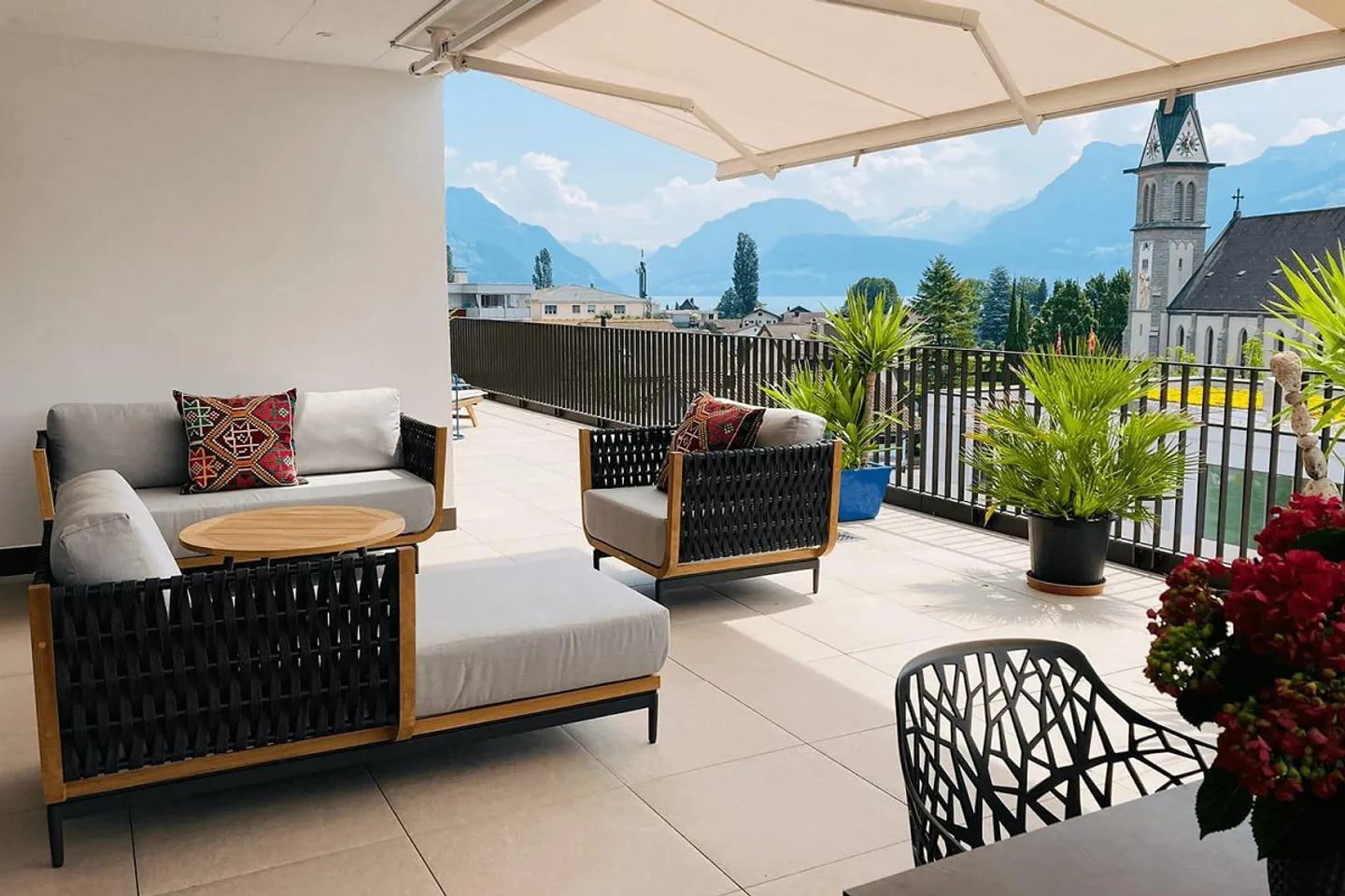 5.5-room penthouse with 112 m² south terrace in Ennetbürgen for rent - Photo 2 of 13