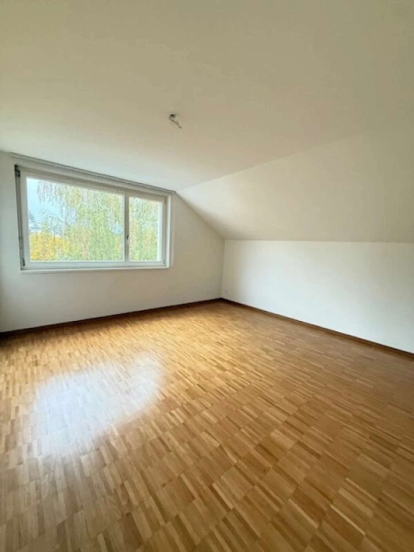 Appartement 4,5 pièces dans une rue résidentielle calme (limité à 1 an avec option de prolongation) - Photo 5 sur 8