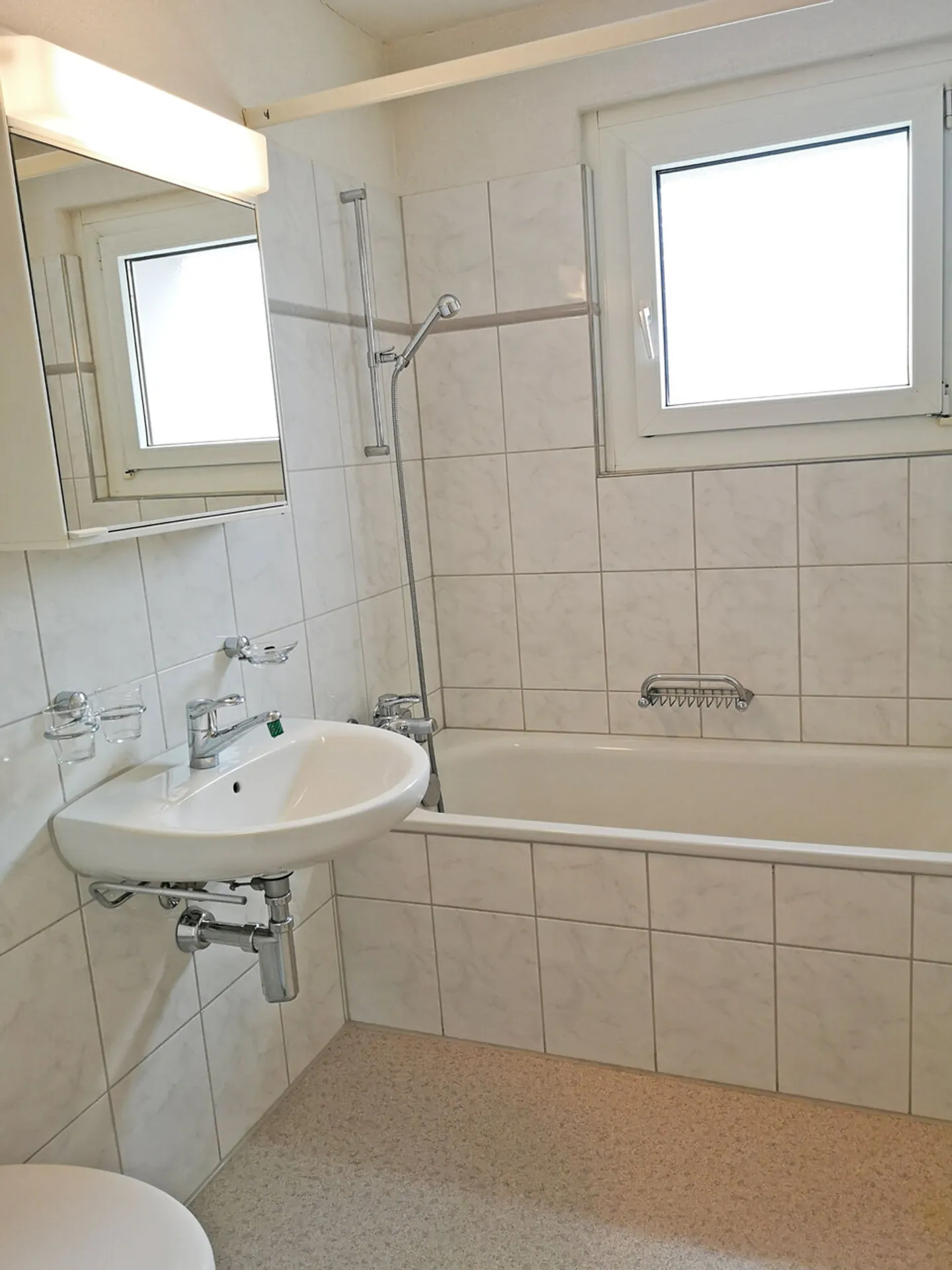 Emplacement central mais dans la verdure - Photo 5 sur 6