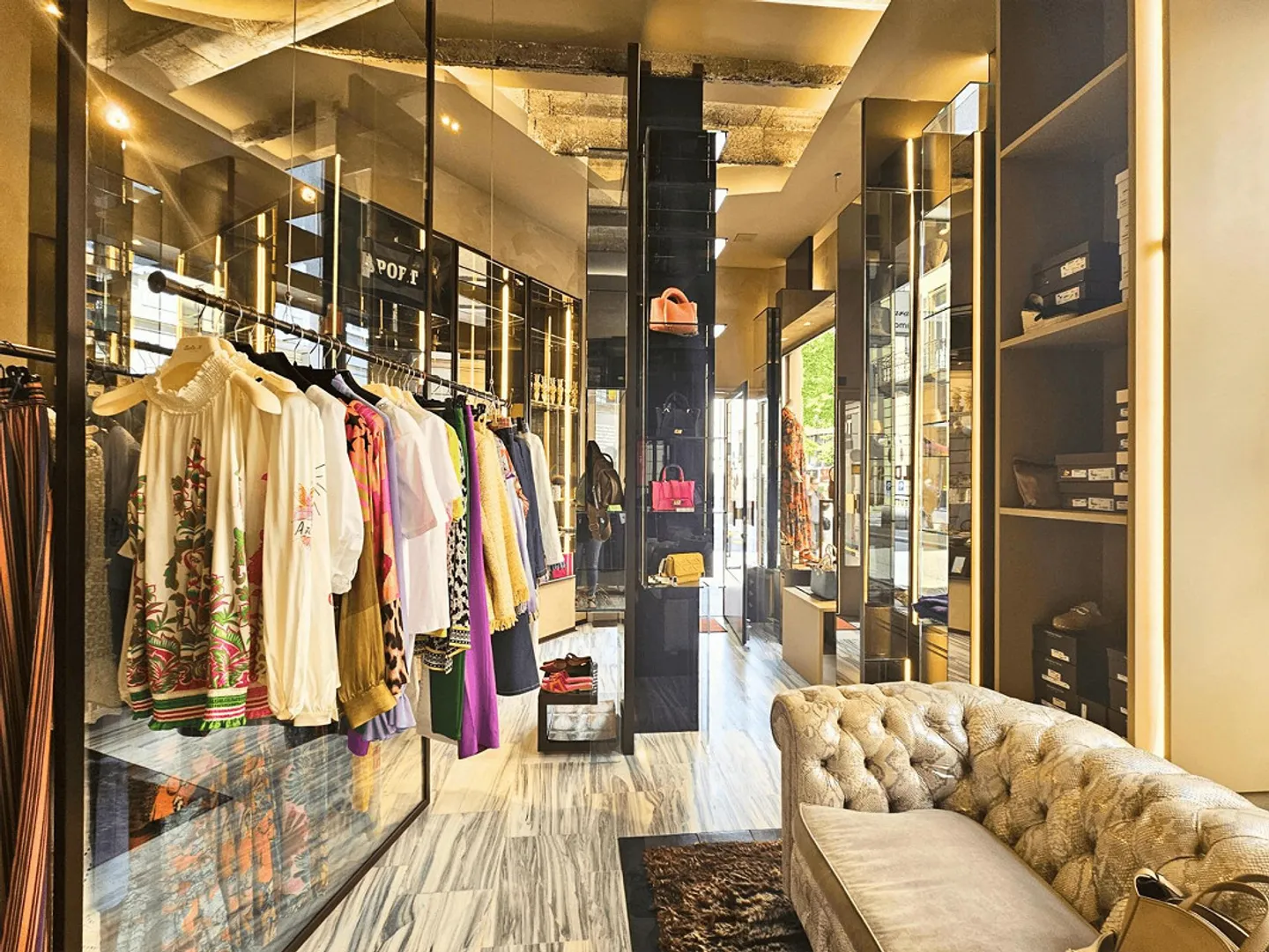 CENTRALITY AND ELEGANCE IN THE HEART OF THE CITY, GUARANTEED SUCCESS - Photo 5 of 10