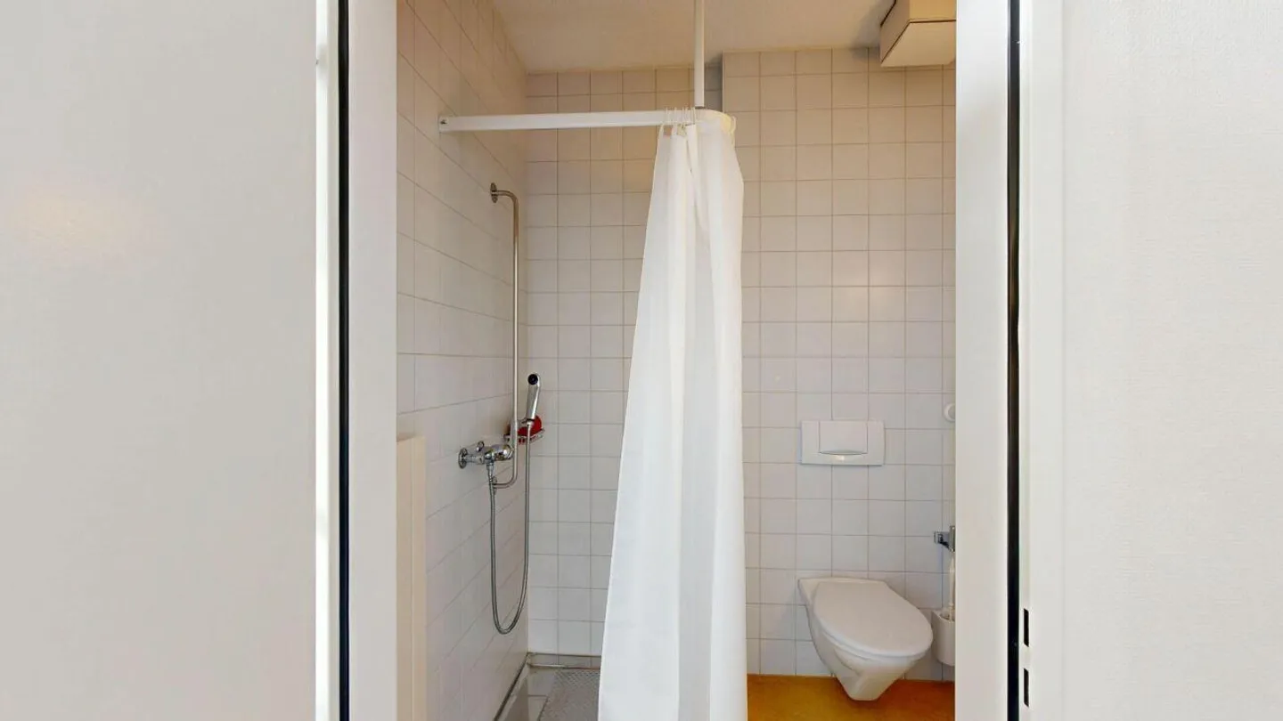 Espace pratique/commercial polyvalent avec possibilité de stationnement - Photo 8 sur 10