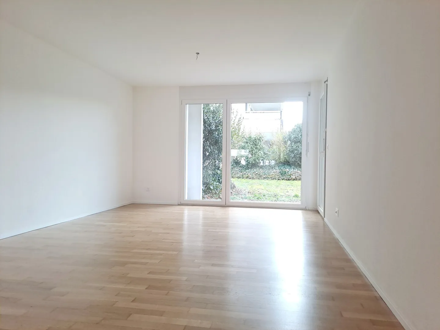 Appartement spacieux avec terrasse - Photo 3 sur 14