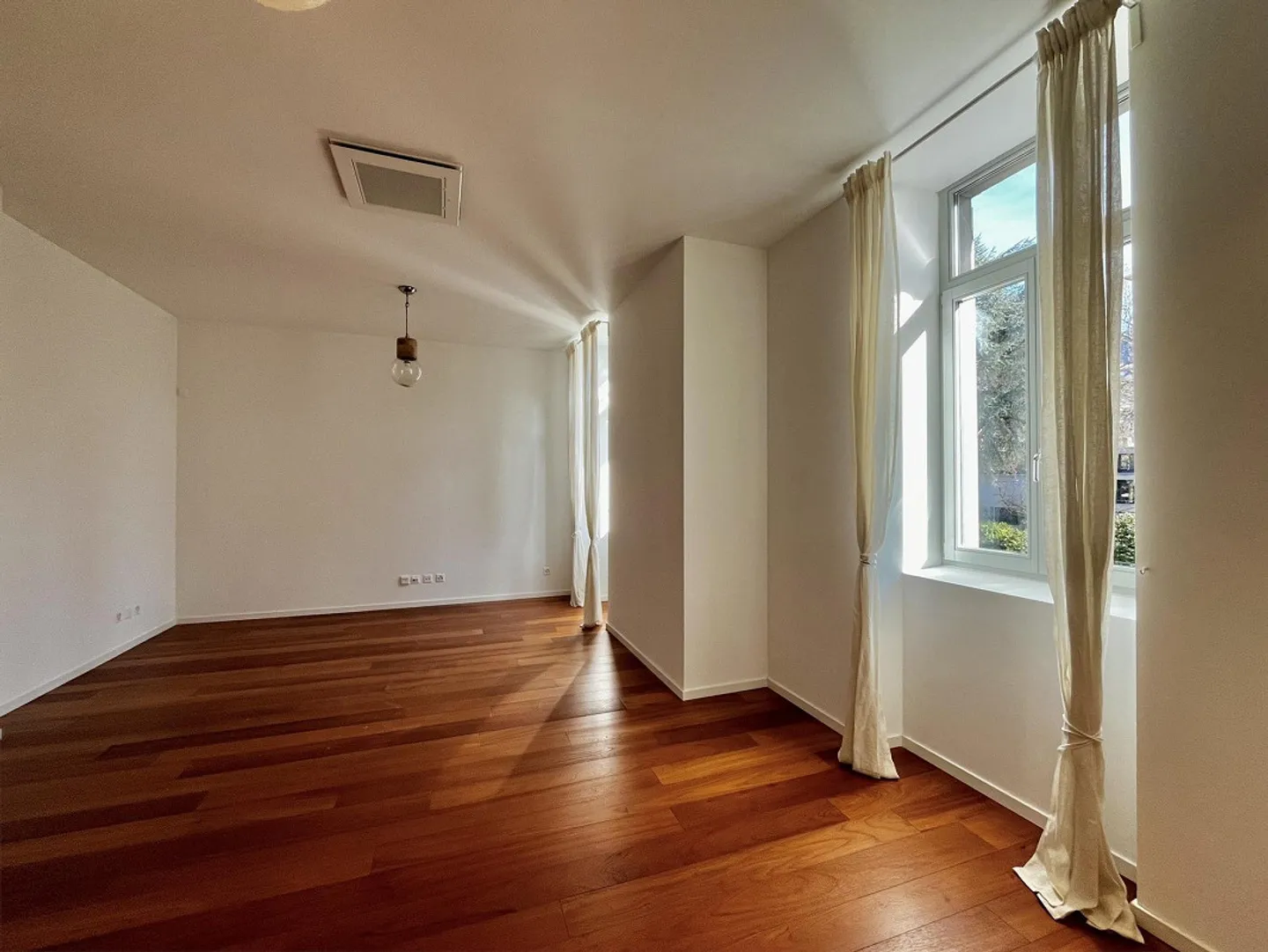 LUGANO - ZU VERKAUFEN GERÄUMIGE UND EXKLUSIVE 2.5 ZIMMER - Foto 3 von 13