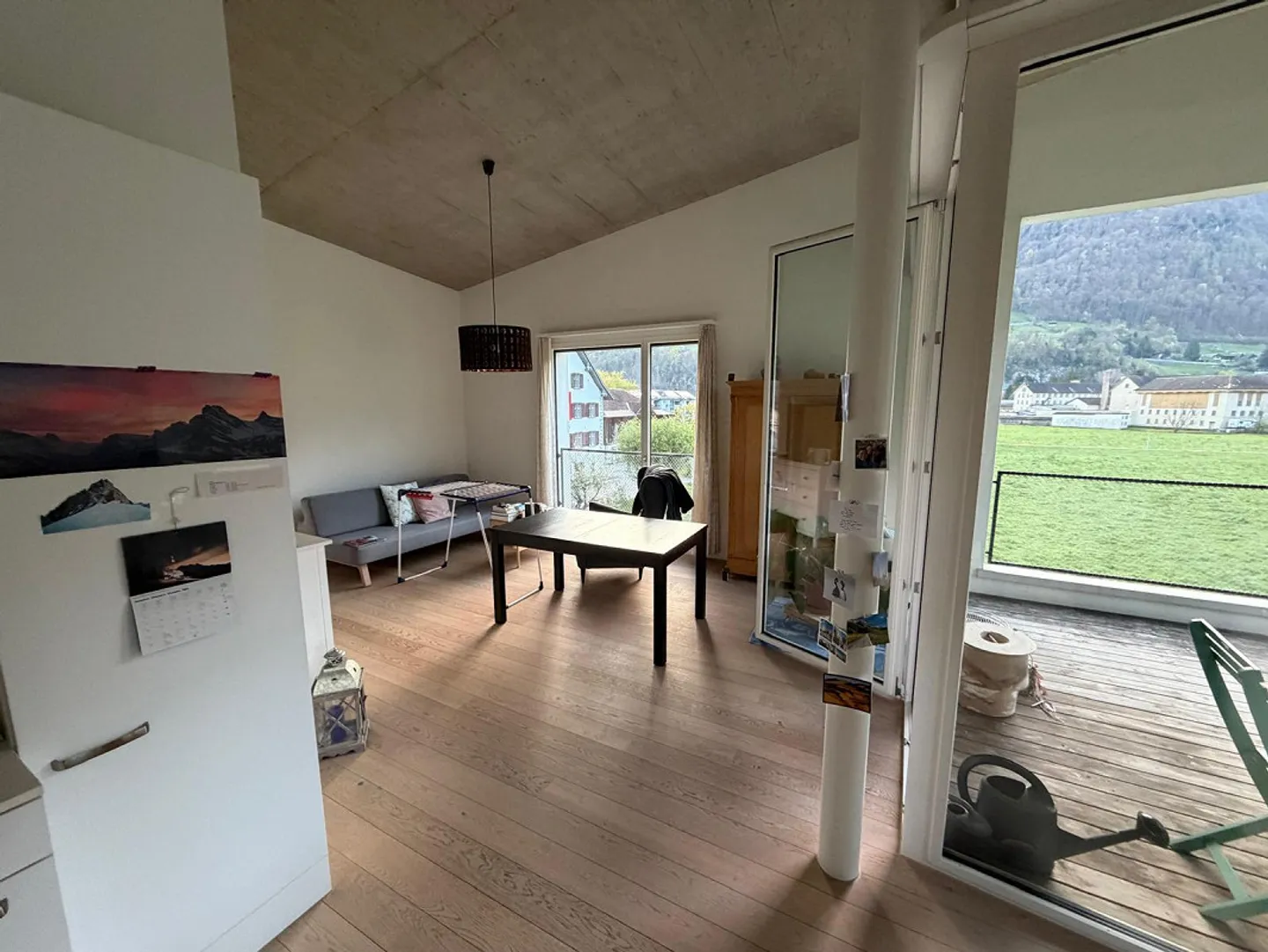 Attractive 3.5-room apartment with impressive room height and loggia - Photo 5 of 7