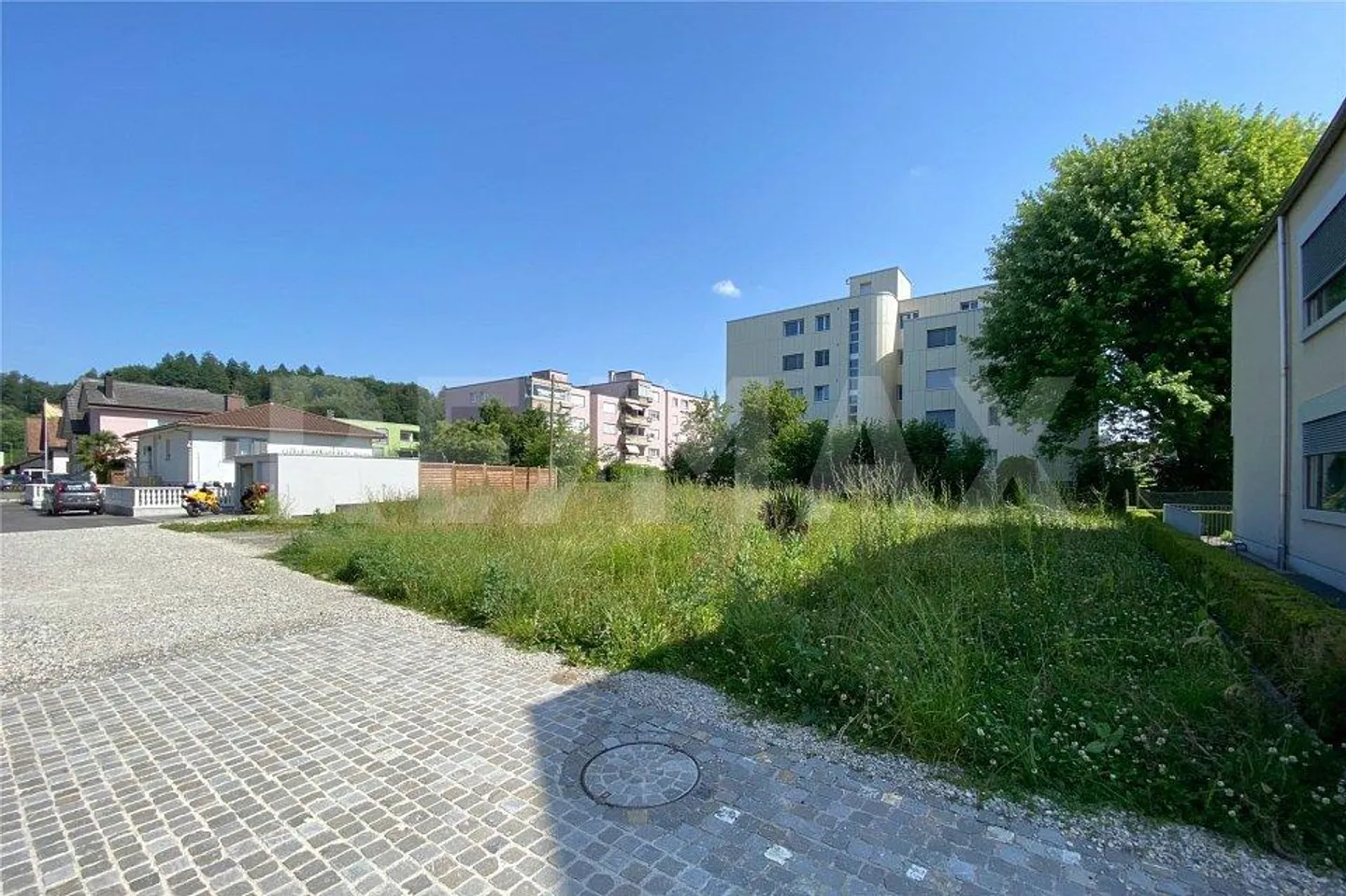 Terrain attractif avec potentiel de maison multifamiliale, entièrement développé, zone K3, AZ 1.0 - Photo 1 sur 13