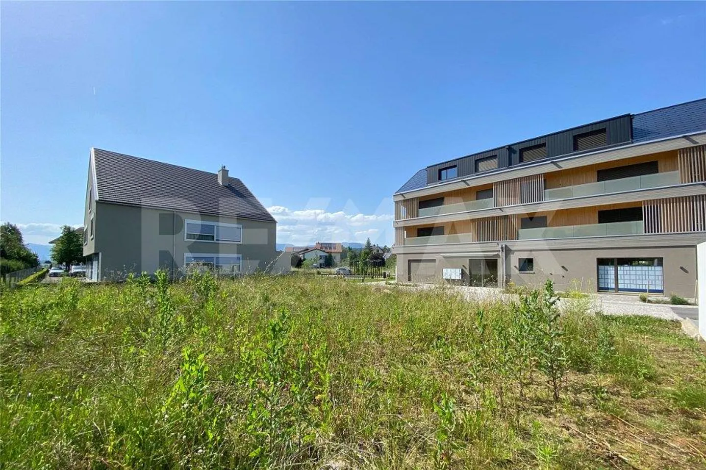 Terrain attractif avec potentiel de maison multifamiliale, entièrement développé, zone K3, AZ 1.0 - Photo 3 sur 13