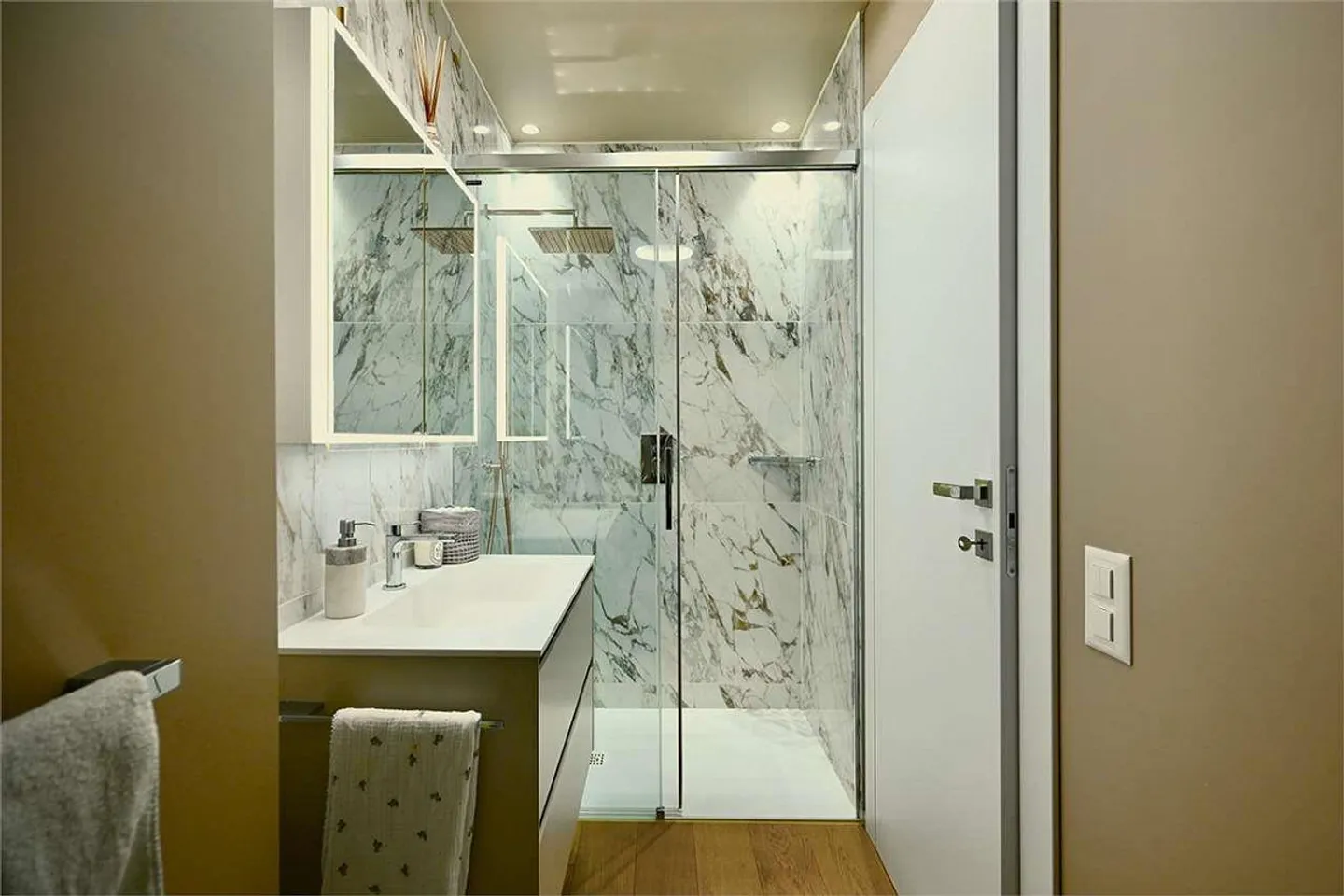 Elegante Wohnung mit Seeblick - Foto 11 von 13