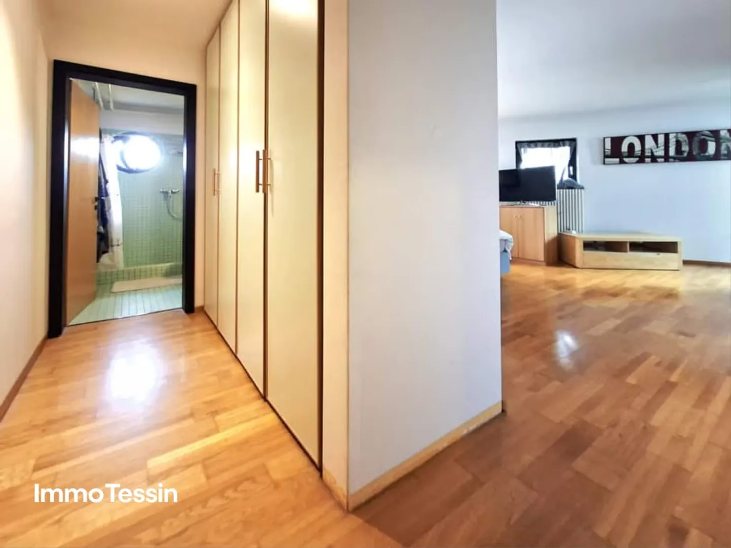 Fantastisches Mario Botta Haus im Bleniotal mit 2 Wohnungen an Top Lage mit freier Sicht in die Tessiner Bergwelt - Photo 11 of 13