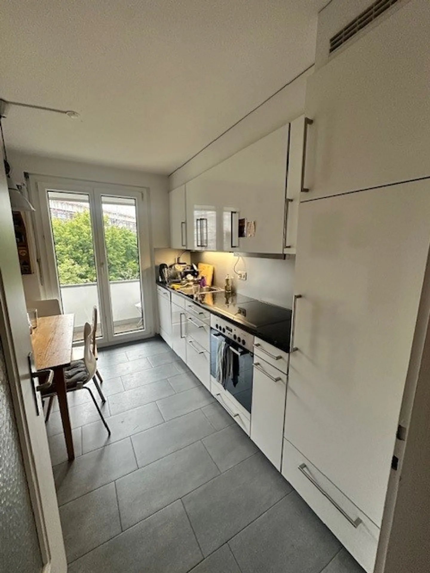 Charmante appartement 3 pièces avec une vue magnifique dans la ville de Berne - Photo 4 sur 8