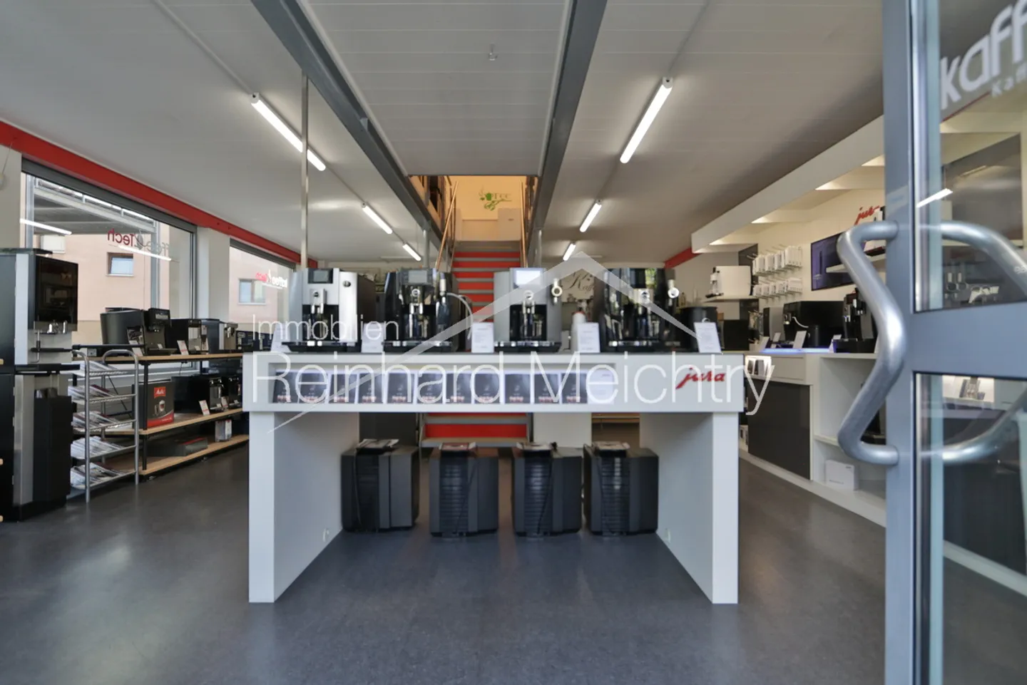 Negozio con ufficio sul retro in affitto in una posizione privilegiata - Foto 6 di 22