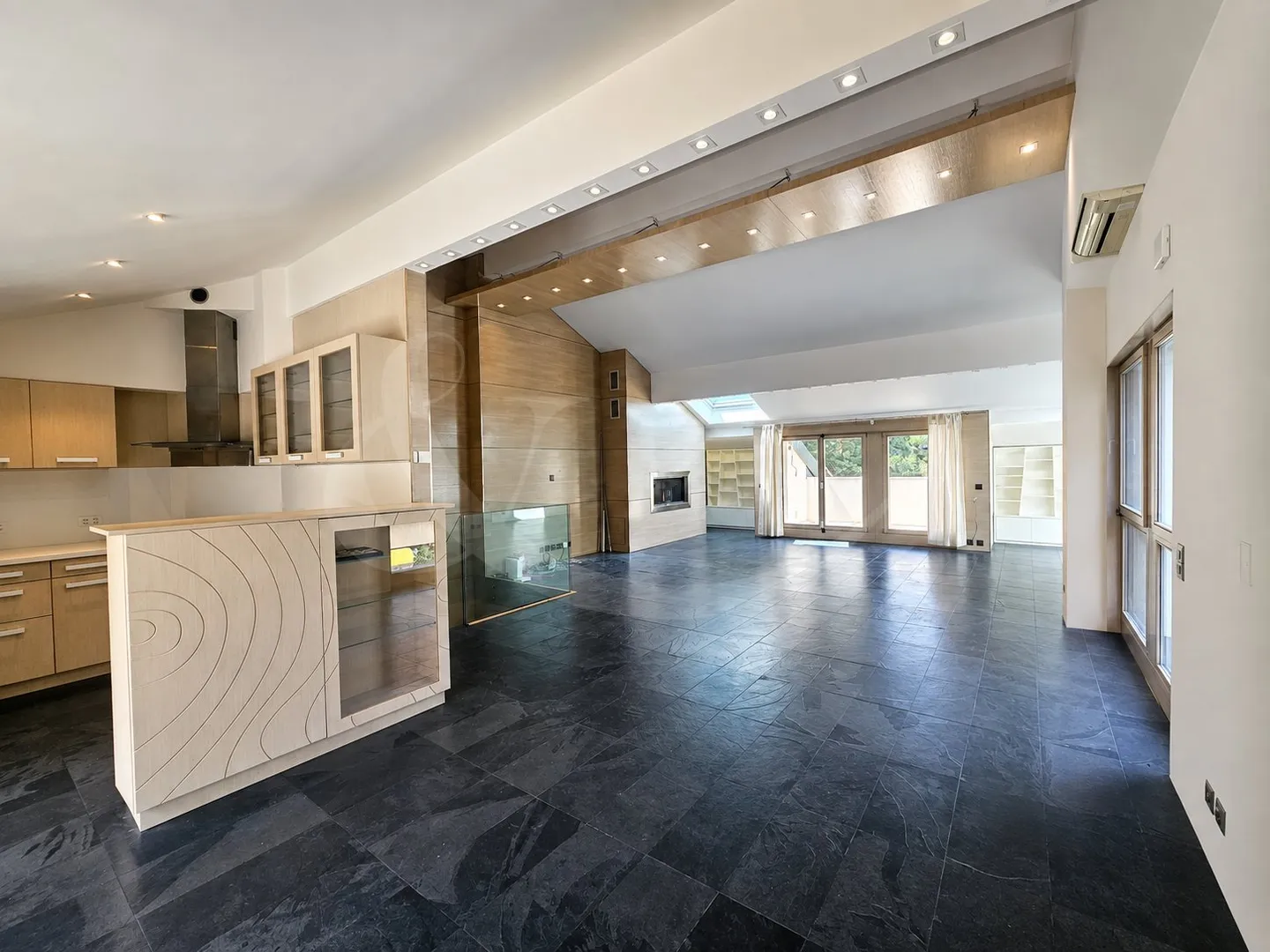 Duplex for sale - Photo 1 of 7