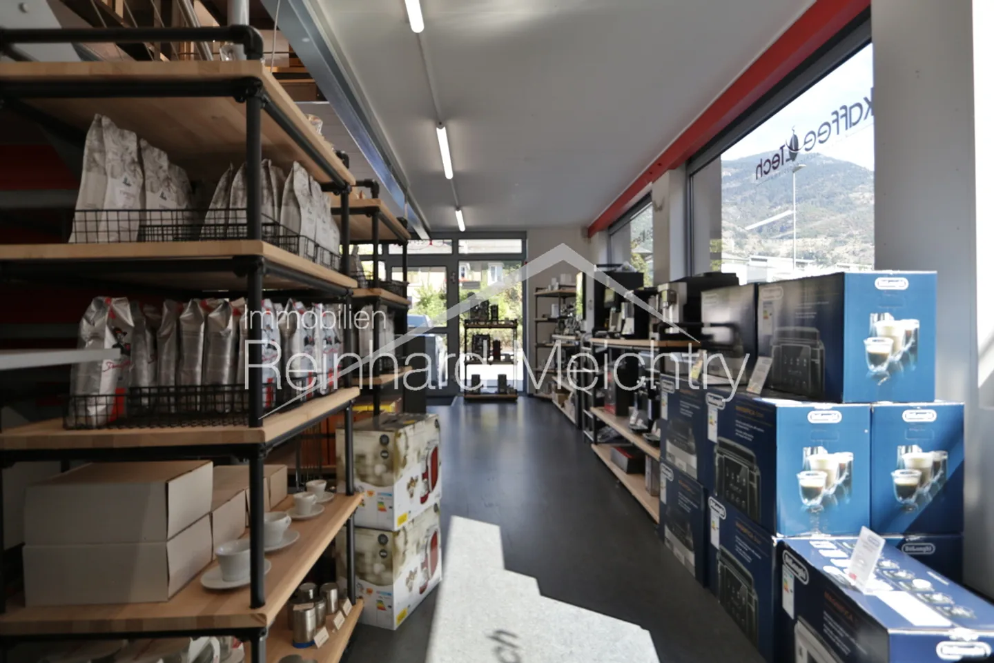 Negozio con ufficio sul retro in affitto in una posizione privilegiata - Foto 9 di 22