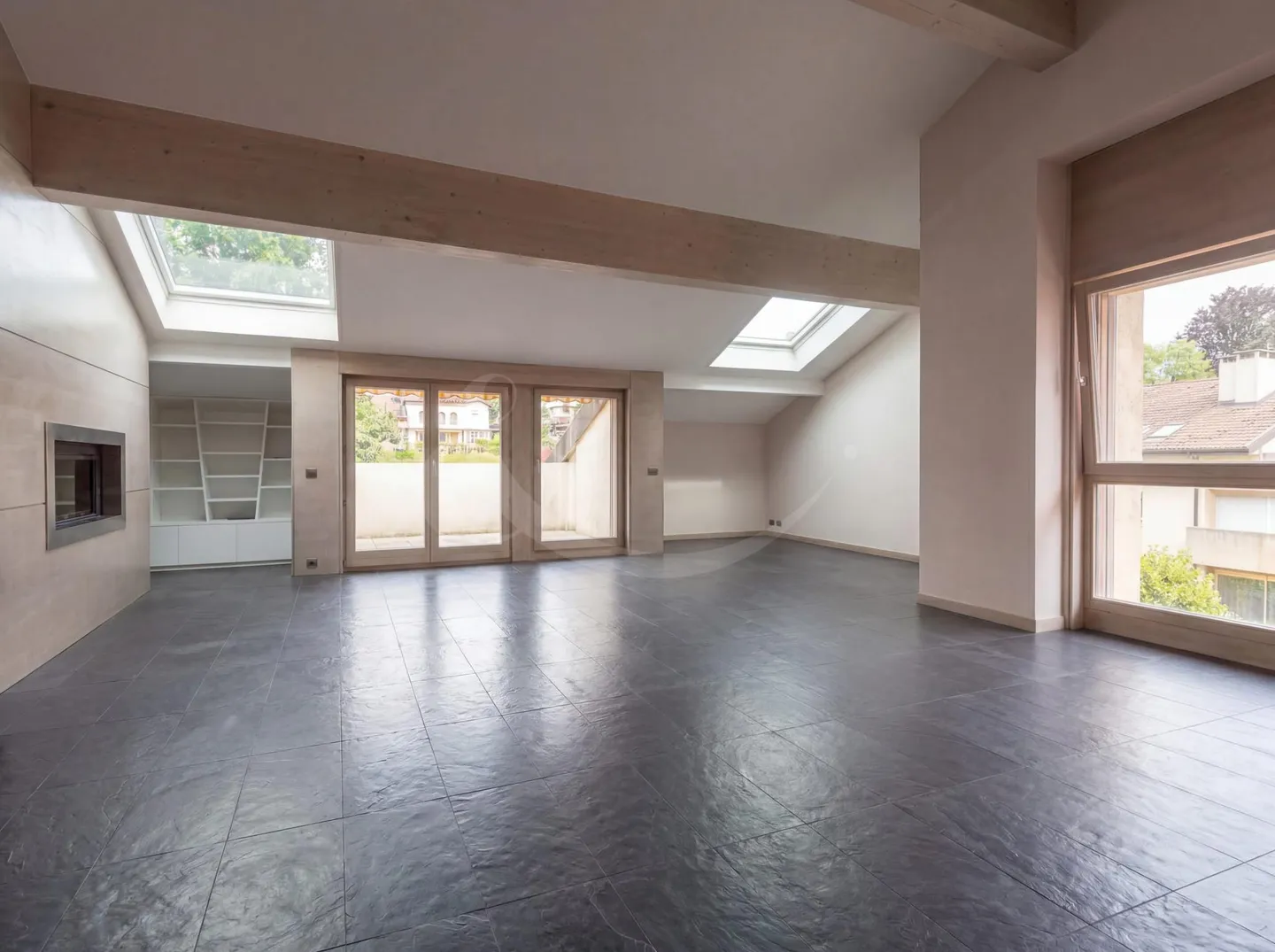 Duplex for sale - Photo 2 of 7