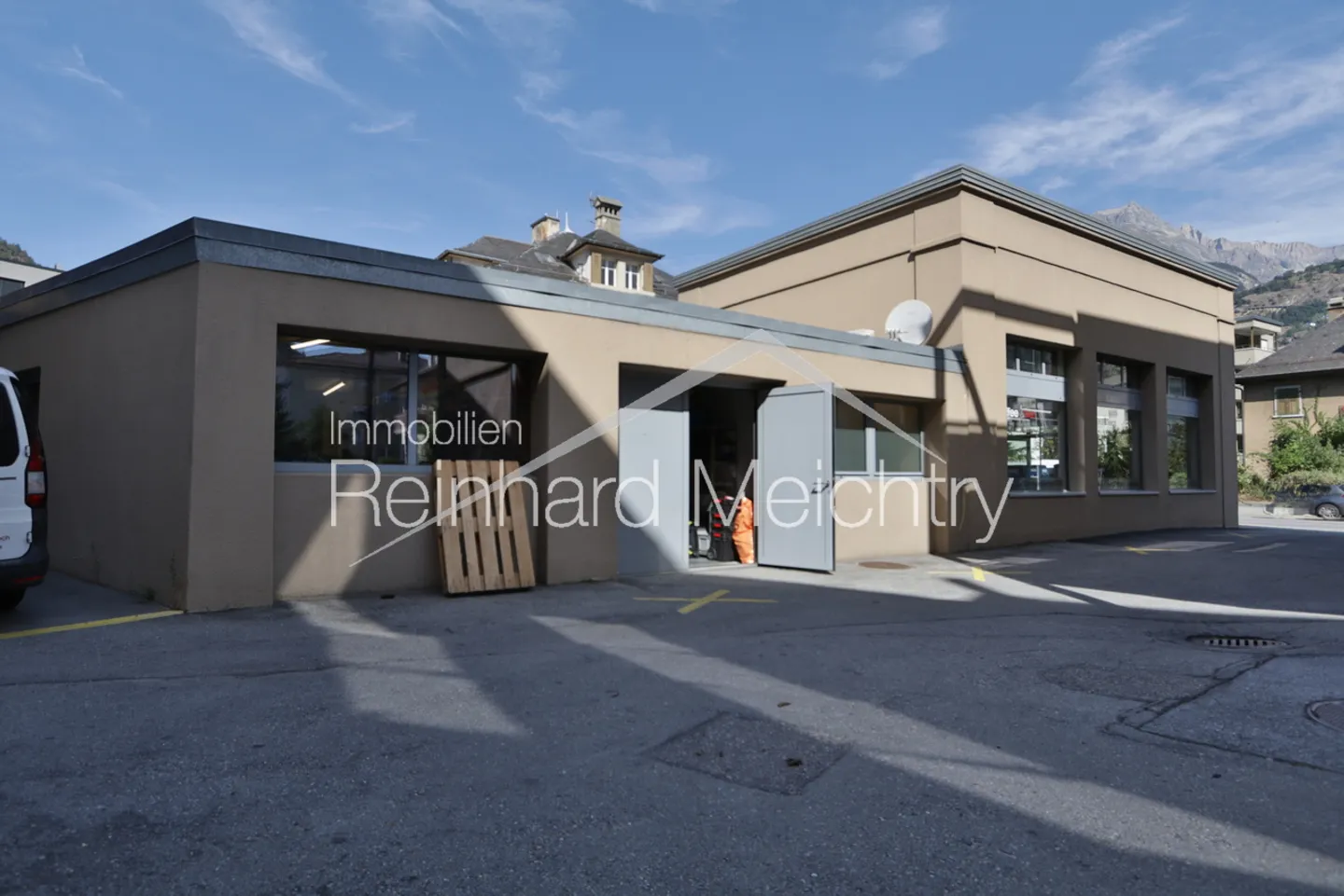 Negozio con ufficio sul retro in affitto in una posizione privilegiata - Foto 4 di 22
