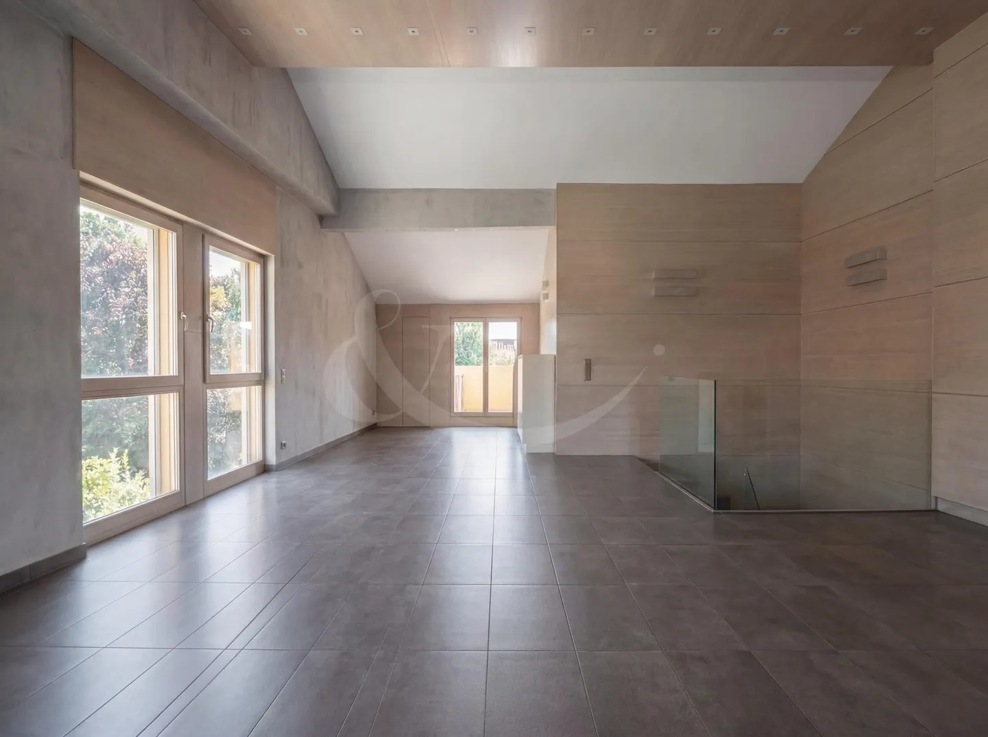 Duplex for sale - Photo 3 of 7