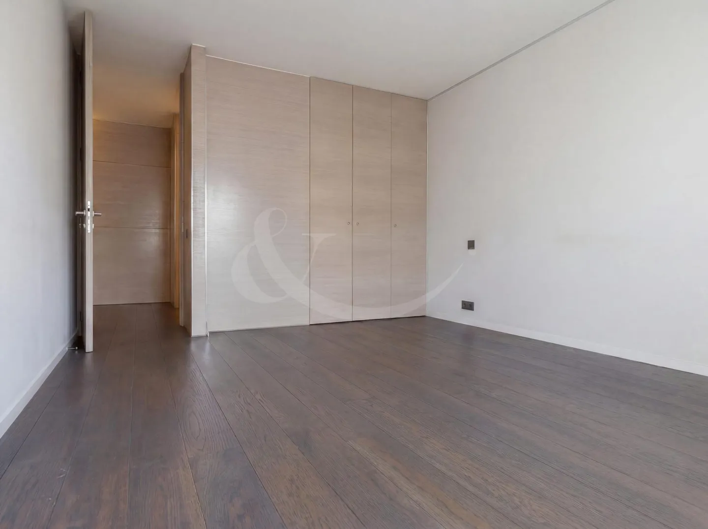 Duplex for sale - Photo 6 of 7