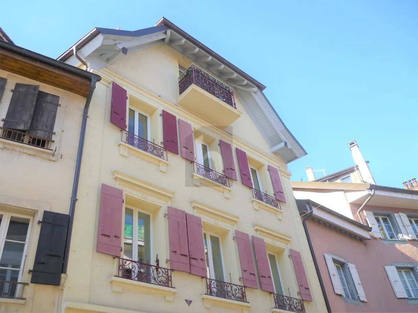 Investment Property in Orbe - Photo 1 of 6