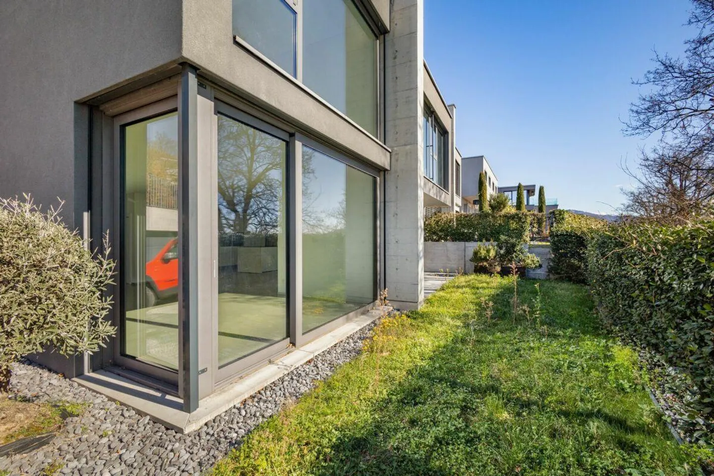 Villa contemporaine avec deux jardins et vue panoramique - Photo 9 sur 10