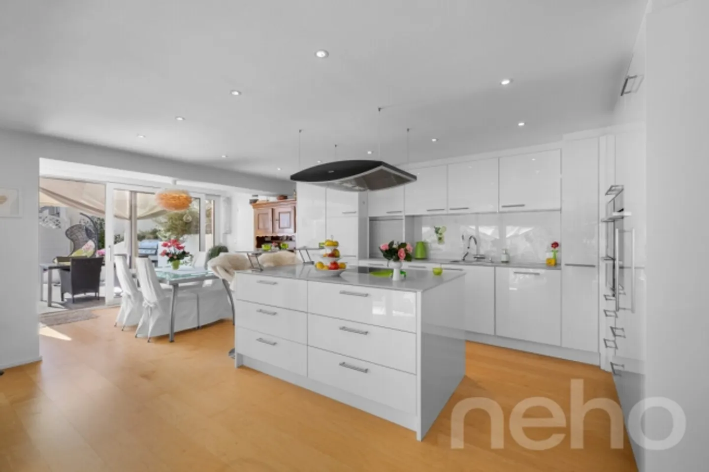 Stylishly renovated two-family house in a central location - Photo 2 of 13