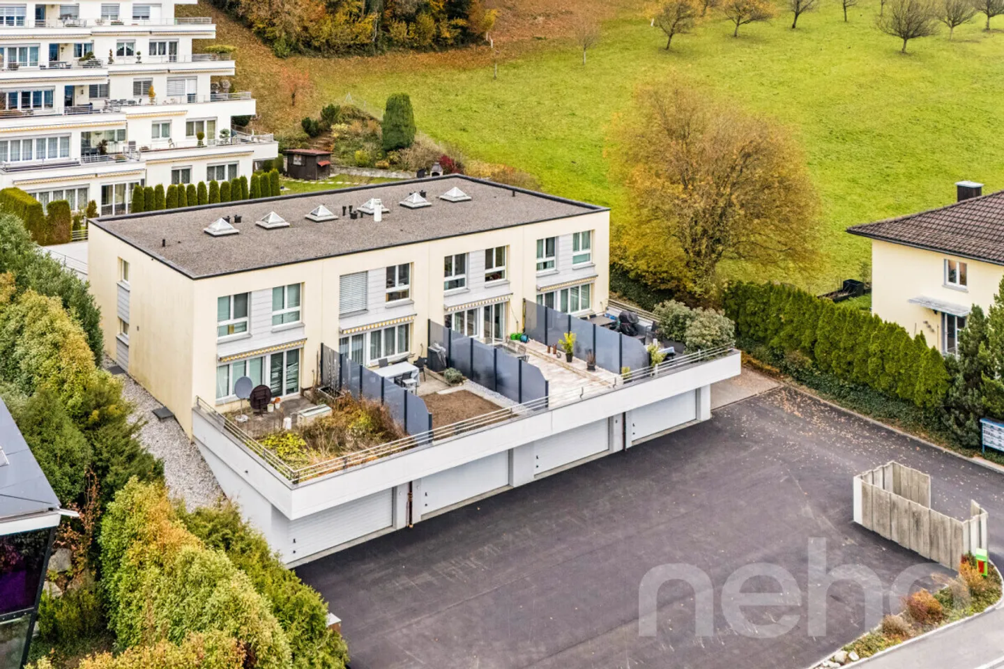 Maison de ville de 4,5 pièces avec terrasse spacieuse à Wollerau - Photo 1 sur 13