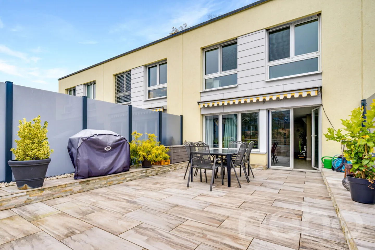 Maison de ville de 4,5 pièces avec terrasse spacieuse à Wollerau - Photo 2 sur 13