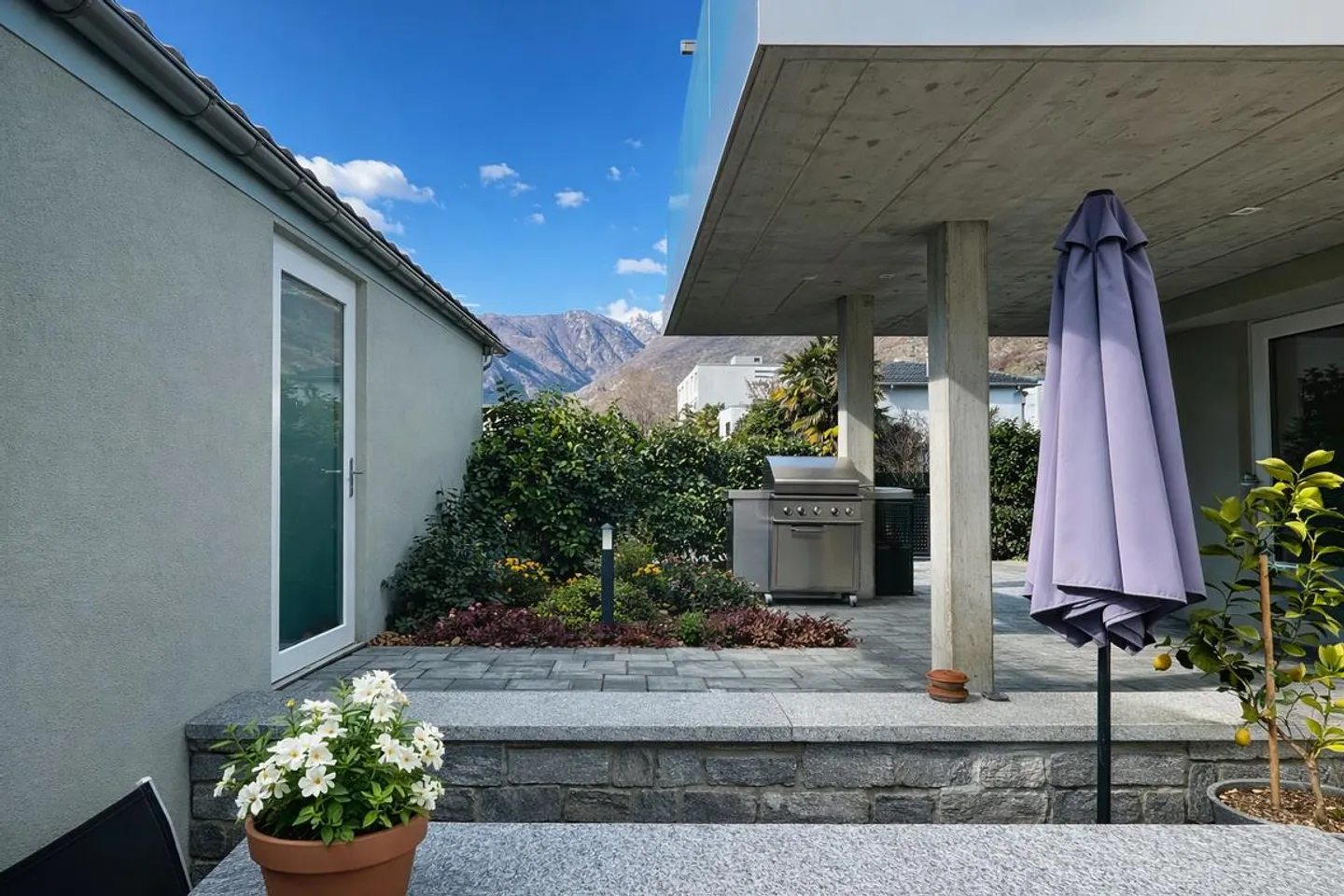 BELLINZONA - SPLENDID AND MODERN TWO-FAMILY PROPERTY - Photo 4 of 13