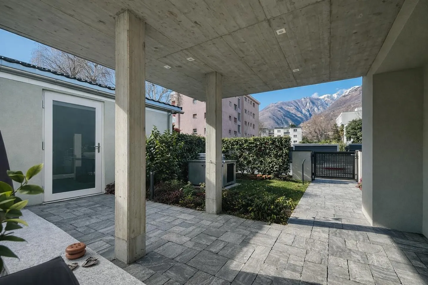 BELLINZONA - SPLENDID AND MODERN TWO-FAMILY PROPERTY - Photo 5 of 13