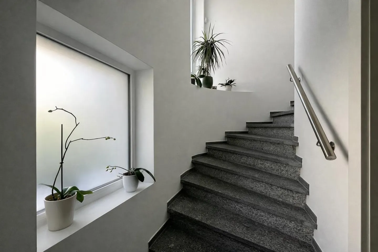BELLINZONA - SPLENDID AND MODERN TWO-FAMILY PROPERTY - Photo 6 of 13