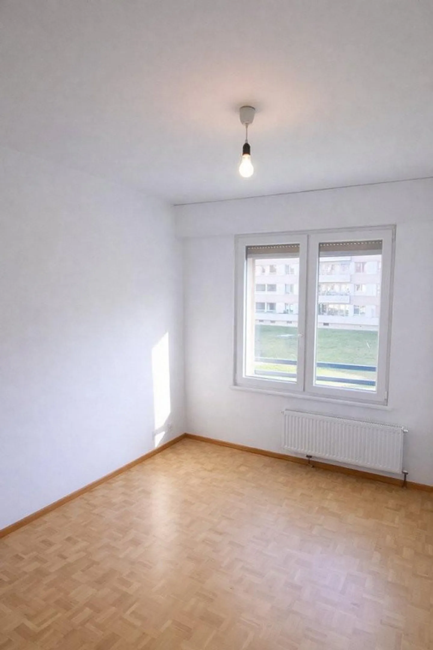 Beautiful family apartment with 5 rooms on the 1st floor of approximately 95m2 - Photo 6 of 8