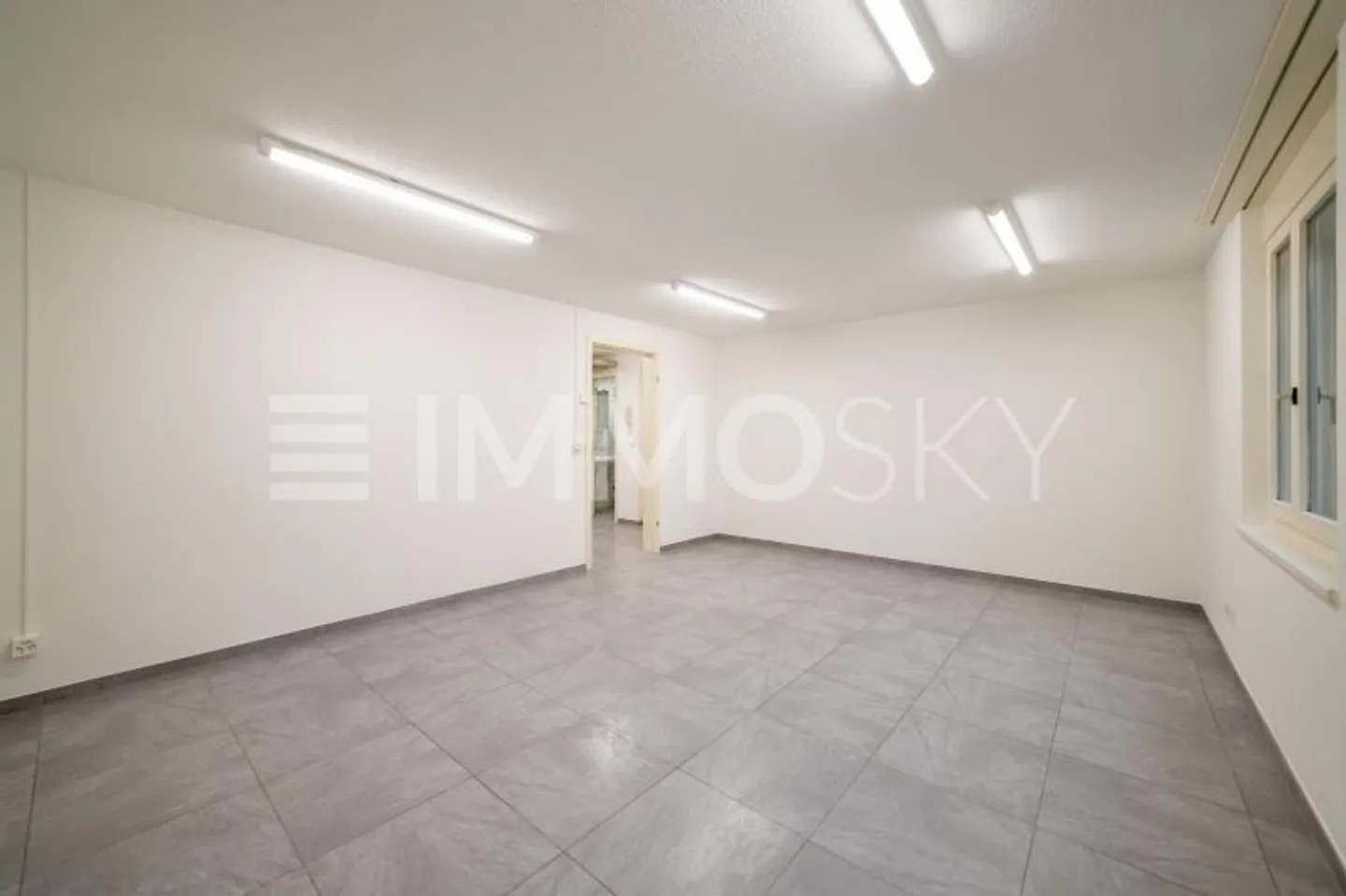 Freshly renovated, fully rented - Photo 3 of 5