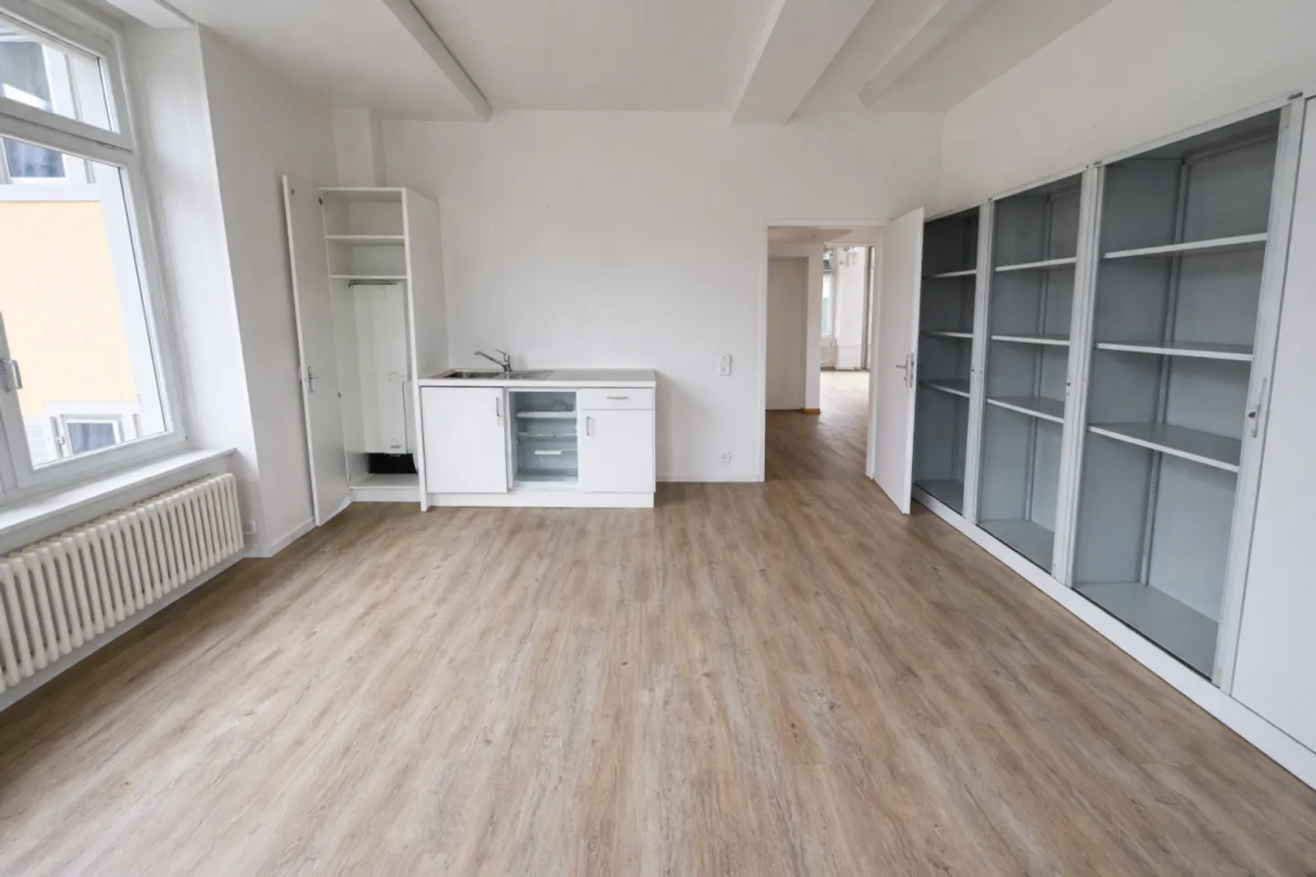 Il tuo nuovo spazio commerciale con angolo cottura e vista lago - Foto 5 di 9