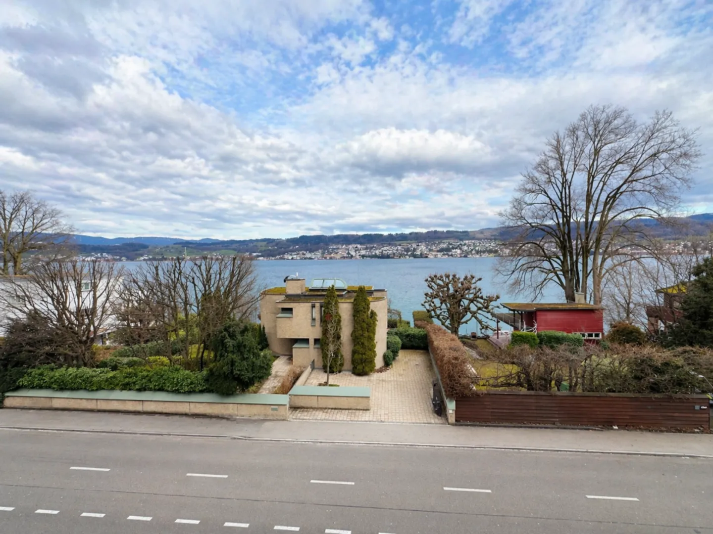Il tuo nuovo spazio commerciale con angolo cottura e vista lago - Foto 7 di 9