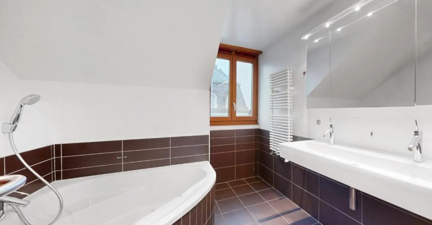 Appartement Charmant avec Vue sur le Lac - Photo 9 sur 11