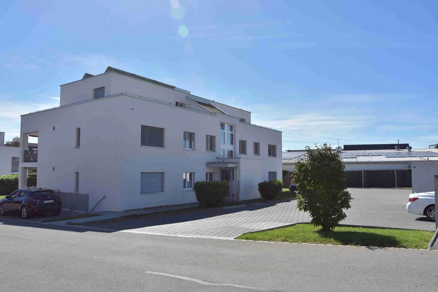 Appartamento soleggiato di 3,5 stanze con patio - Foto 2 di 7