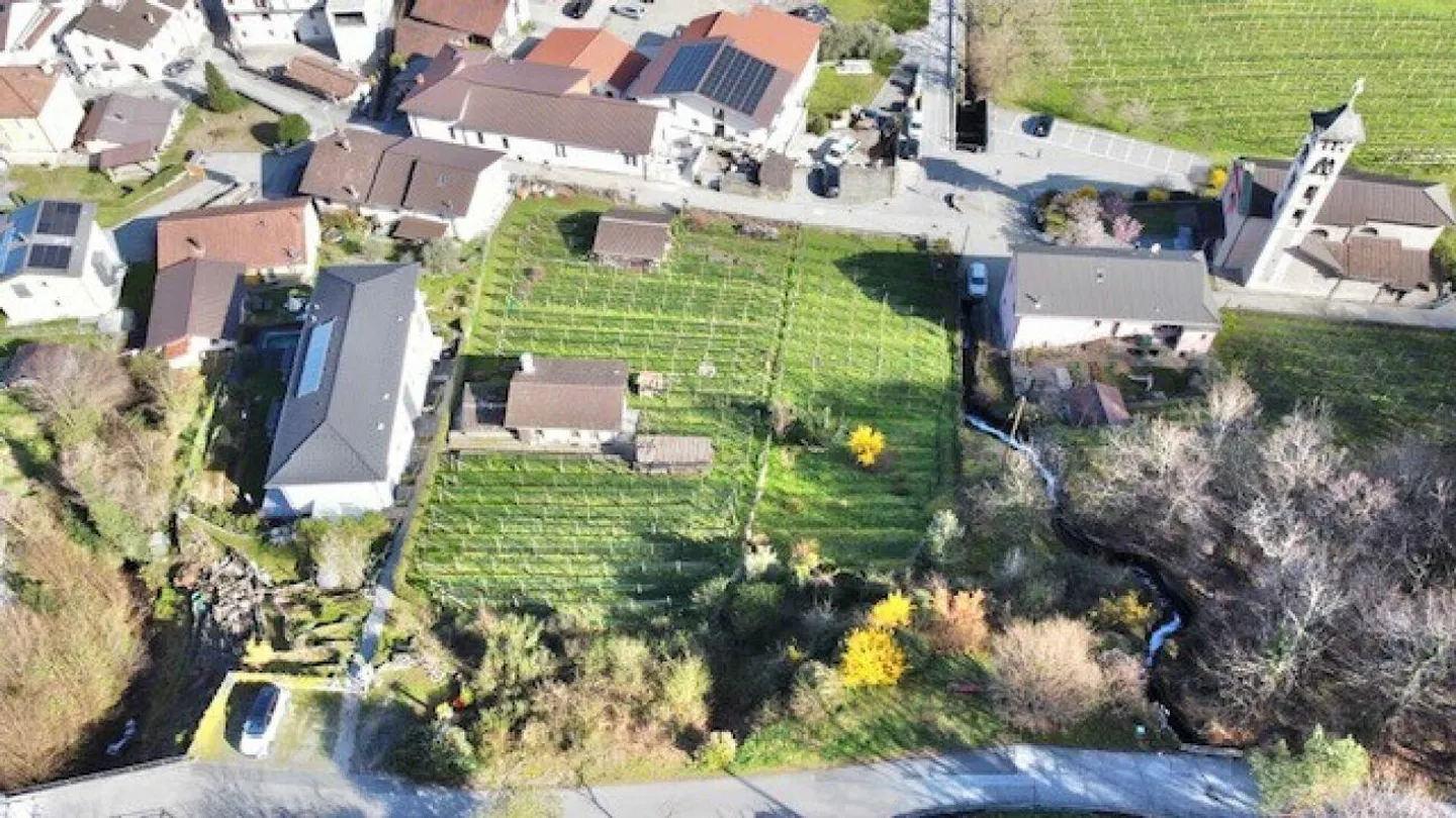 À VENDRE À CONTONE (Gambarogno) - TERRAIN CONSTRUCTIBLE SPACIEUX - Photo 3 sur 11