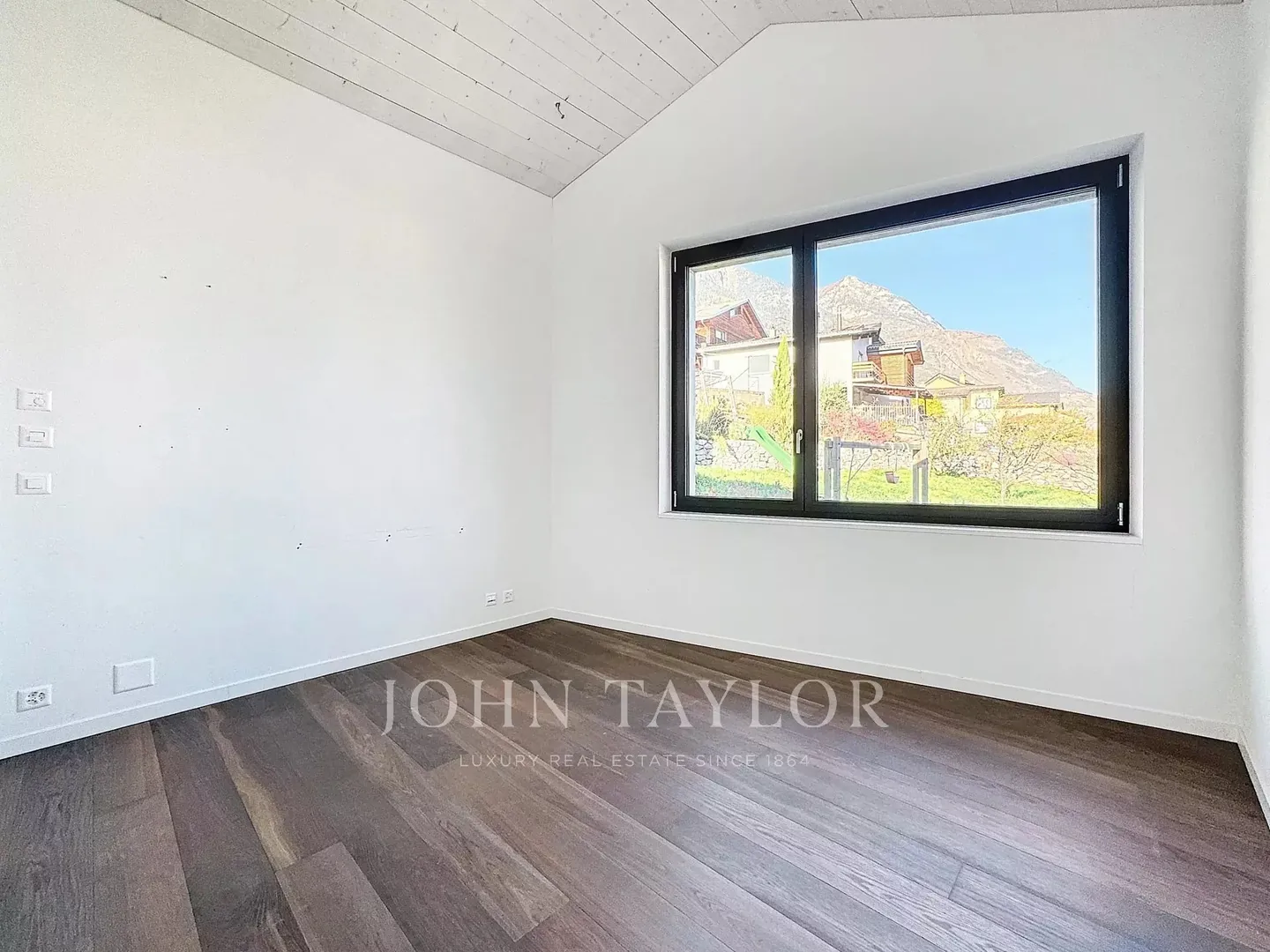 Extraordinary Architect Villa in Fully - Photo 7 of 17