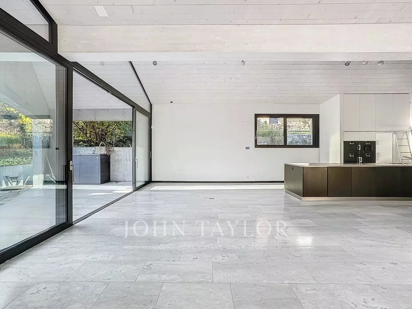 Extraordinary Architect Villa in Fully - Photo 5 of 17