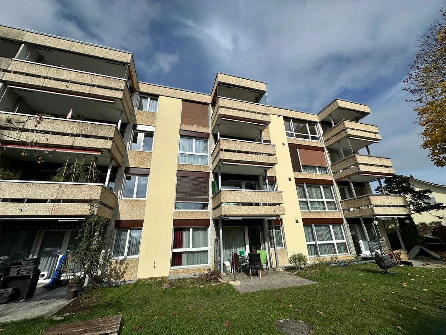 Renovated 4.5-room apartment with lift and balcony in Ostermundigen – Your - Photo 1 of 10