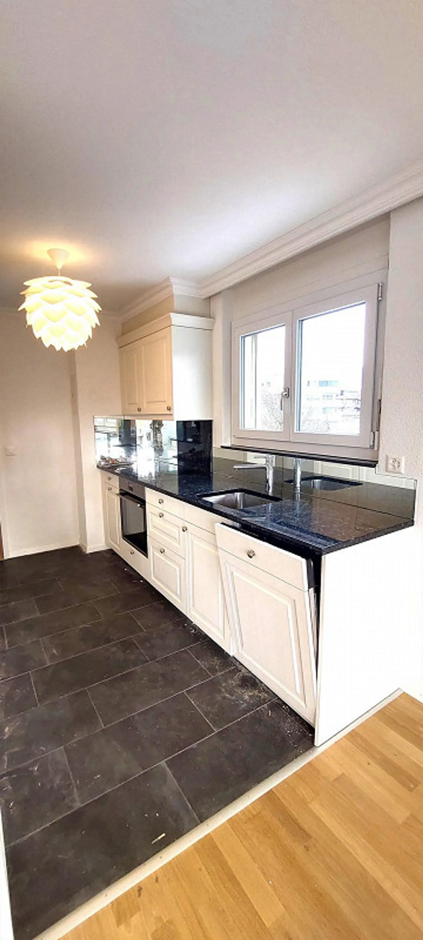 Renovated 4.5-room apartment with lift and balcony in Ostermundigen – Your - Photo 3 of 10