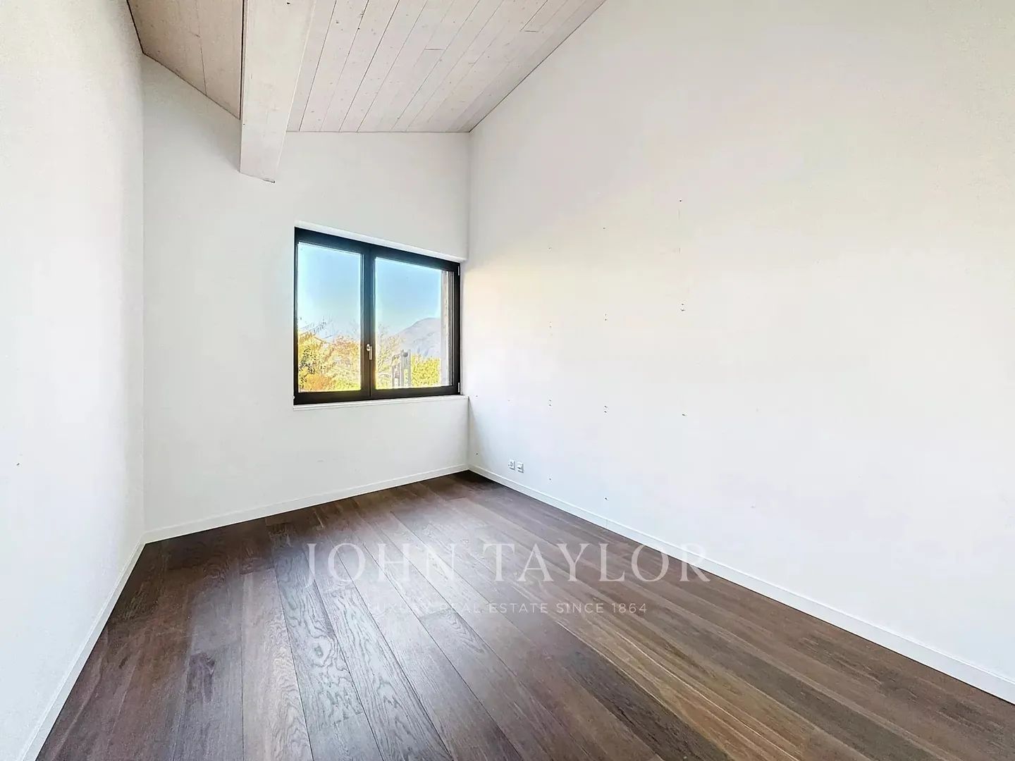 Extraordinary Architect Villa in Fully - Photo 11 of 17