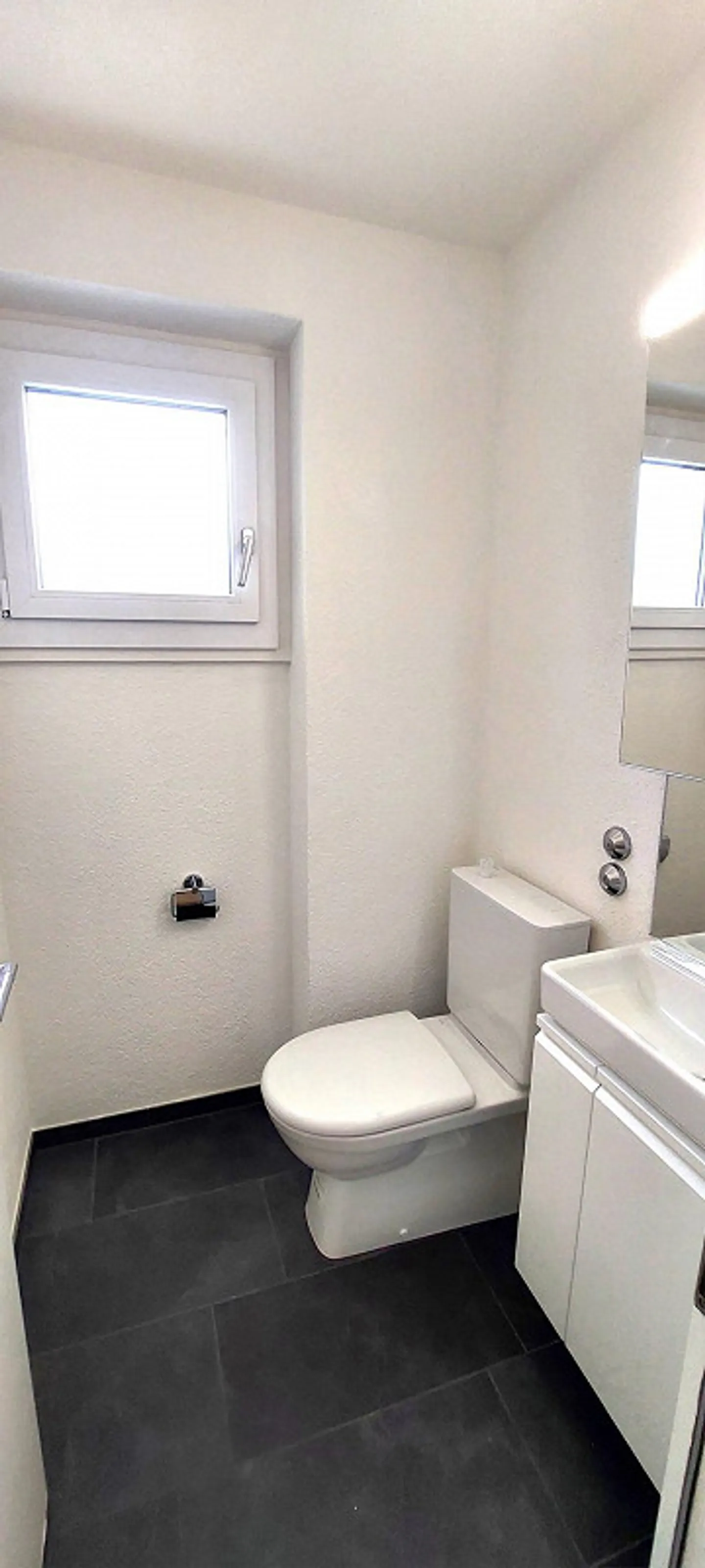Renovated 4.5-room apartment with lift and balcony in Ostermundigen – Your - Photo 8 of 10