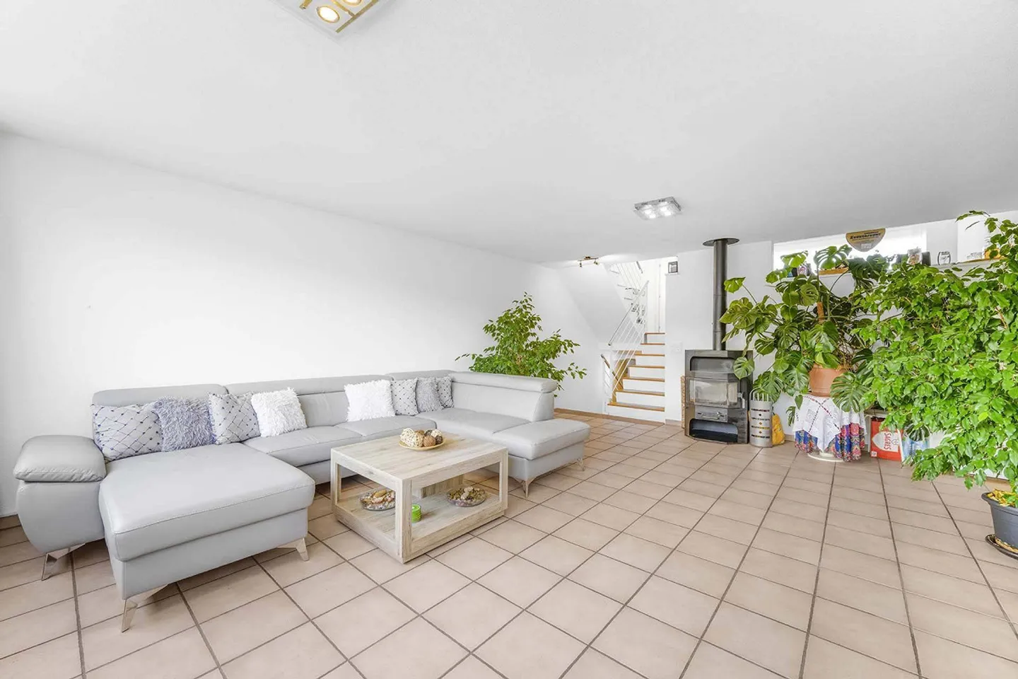 CASA A SCHIERA ELEGANTE - FINALMENTE ACCESSIBILE - Foto 3 di 5