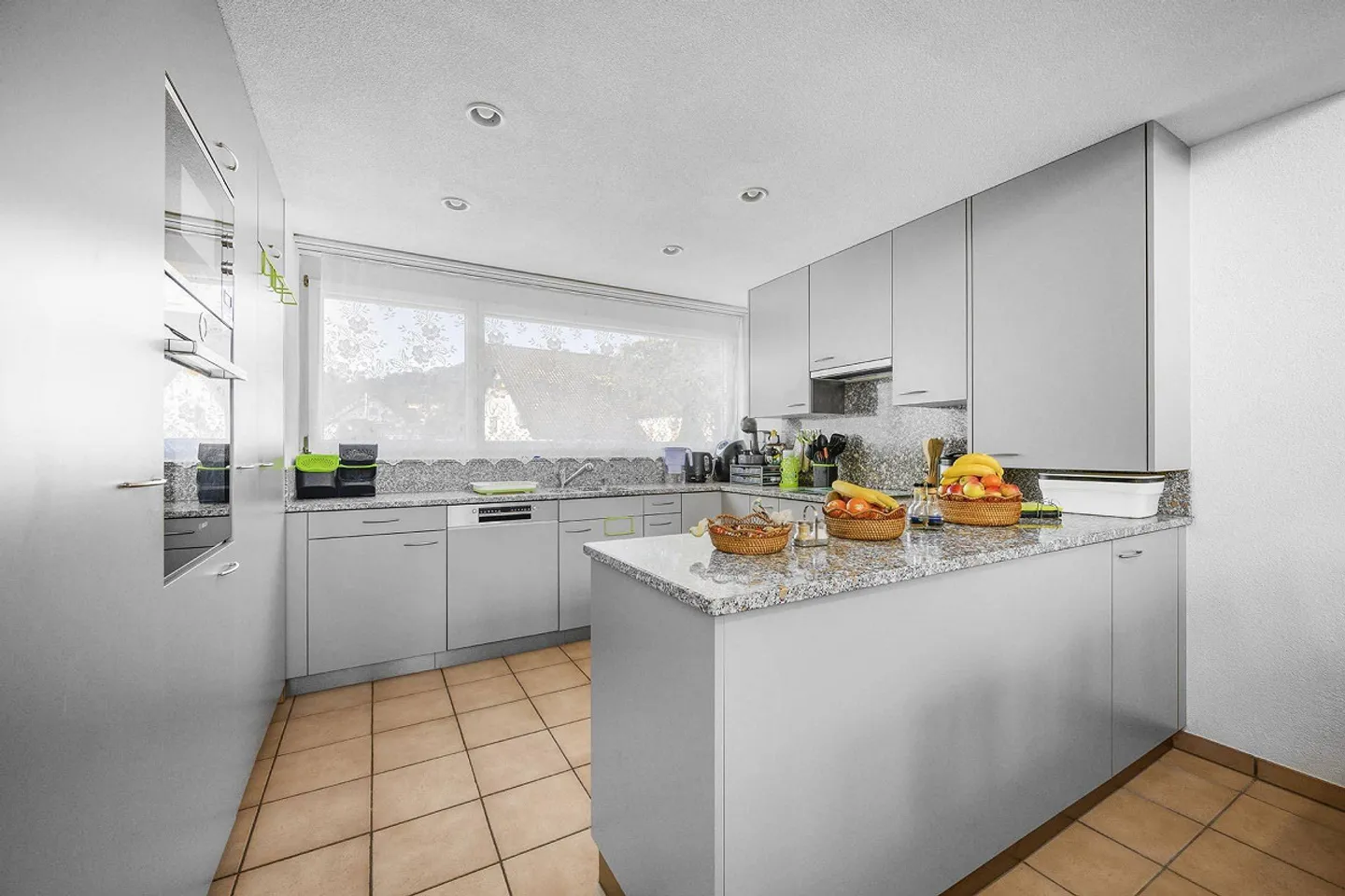 CASA A SCHIERA ELEGANTE - FINALMENTE ACCESSIBILE - Foto 4 di 5