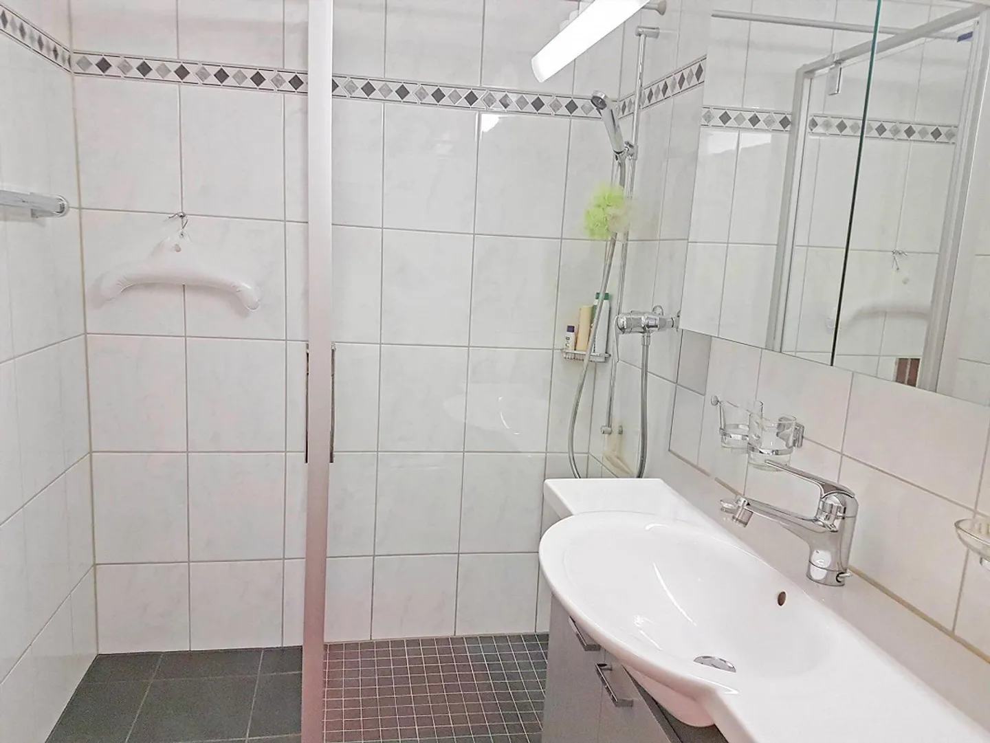 Charmante Wohnung mit Stadtblick - Foto 8 von 8