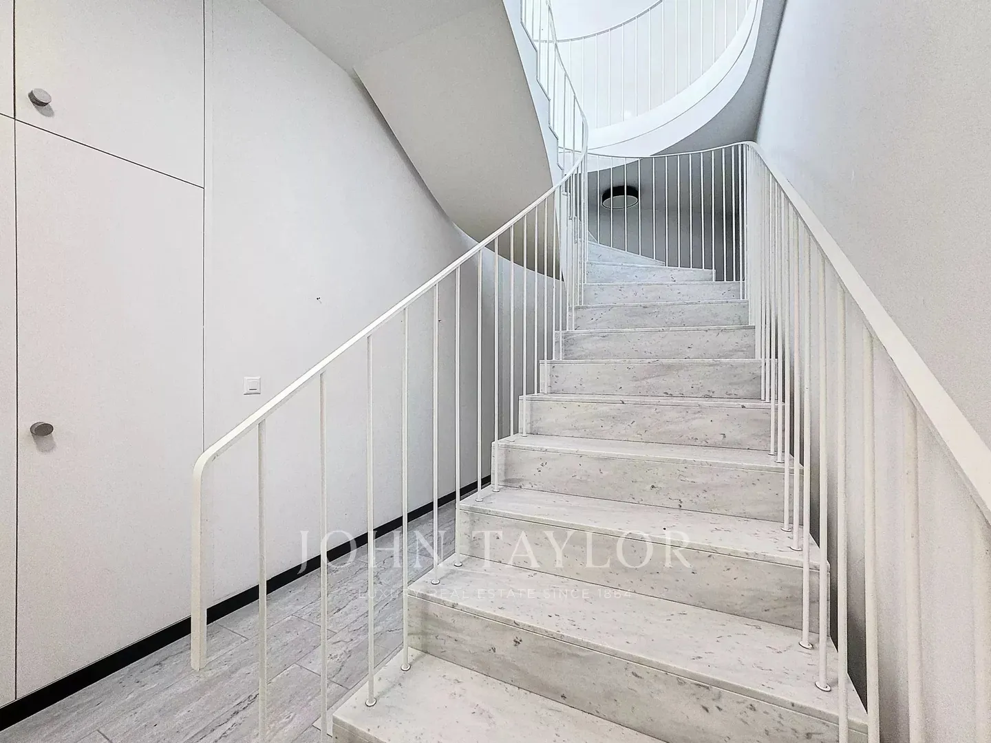 Extraordinary Architect Villa in Fully - Photo 13 of 17