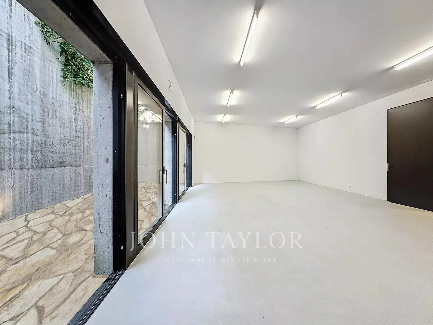 Extraordinary Architect Villa in Fully - Photo 14 of 17