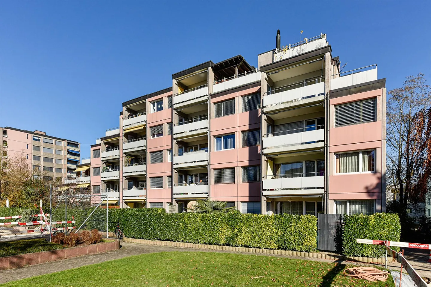 Schöne Aussicht, Cheminée und grosse Terrasse! - Foto 2 von 13